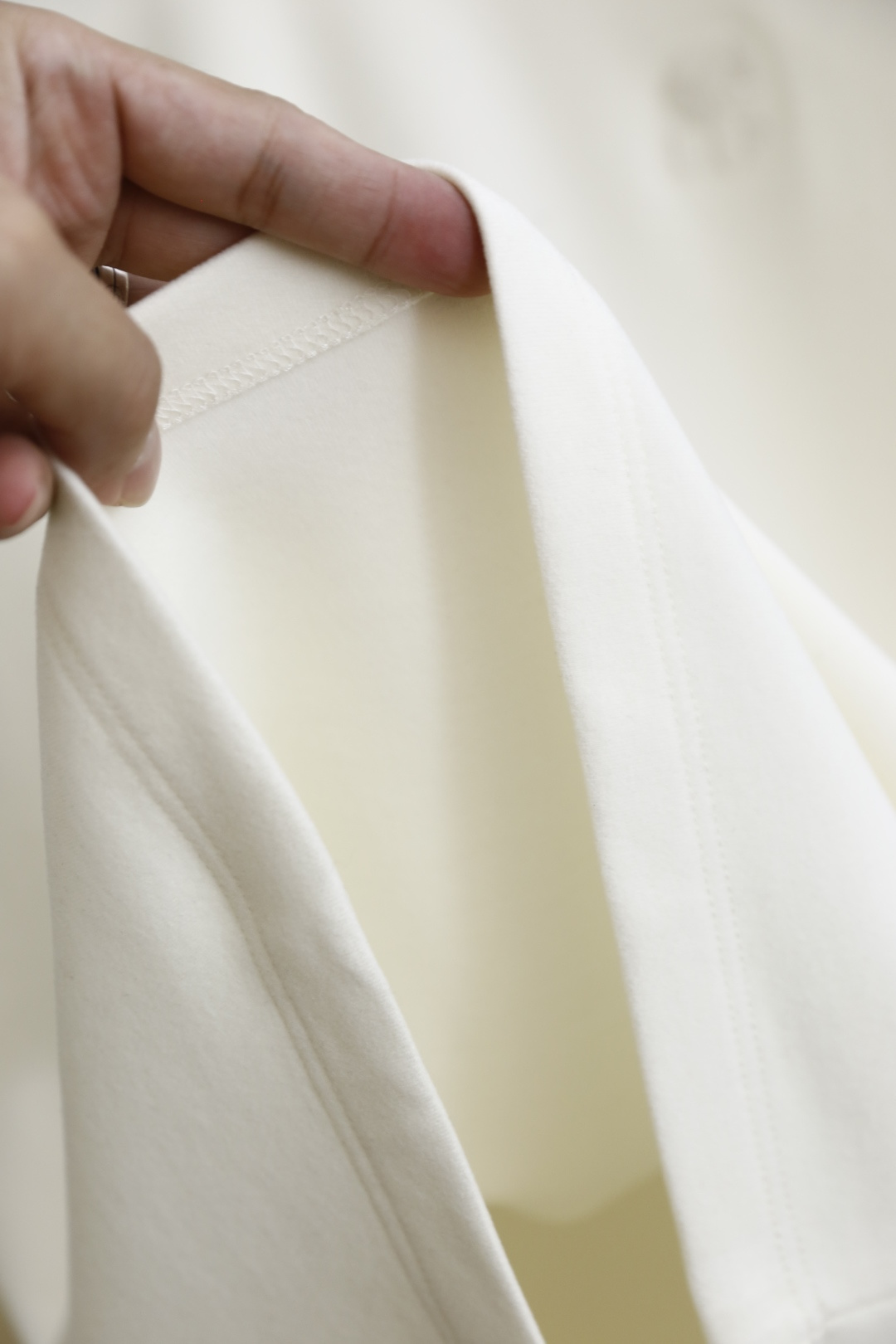 🔥Loro Piana. 26秋冬新款！时尚男士半高领打底衫，甄选暖姜羊绒蛋白面料，软糯温润亲肤锁温。简约半高领贴合颈部