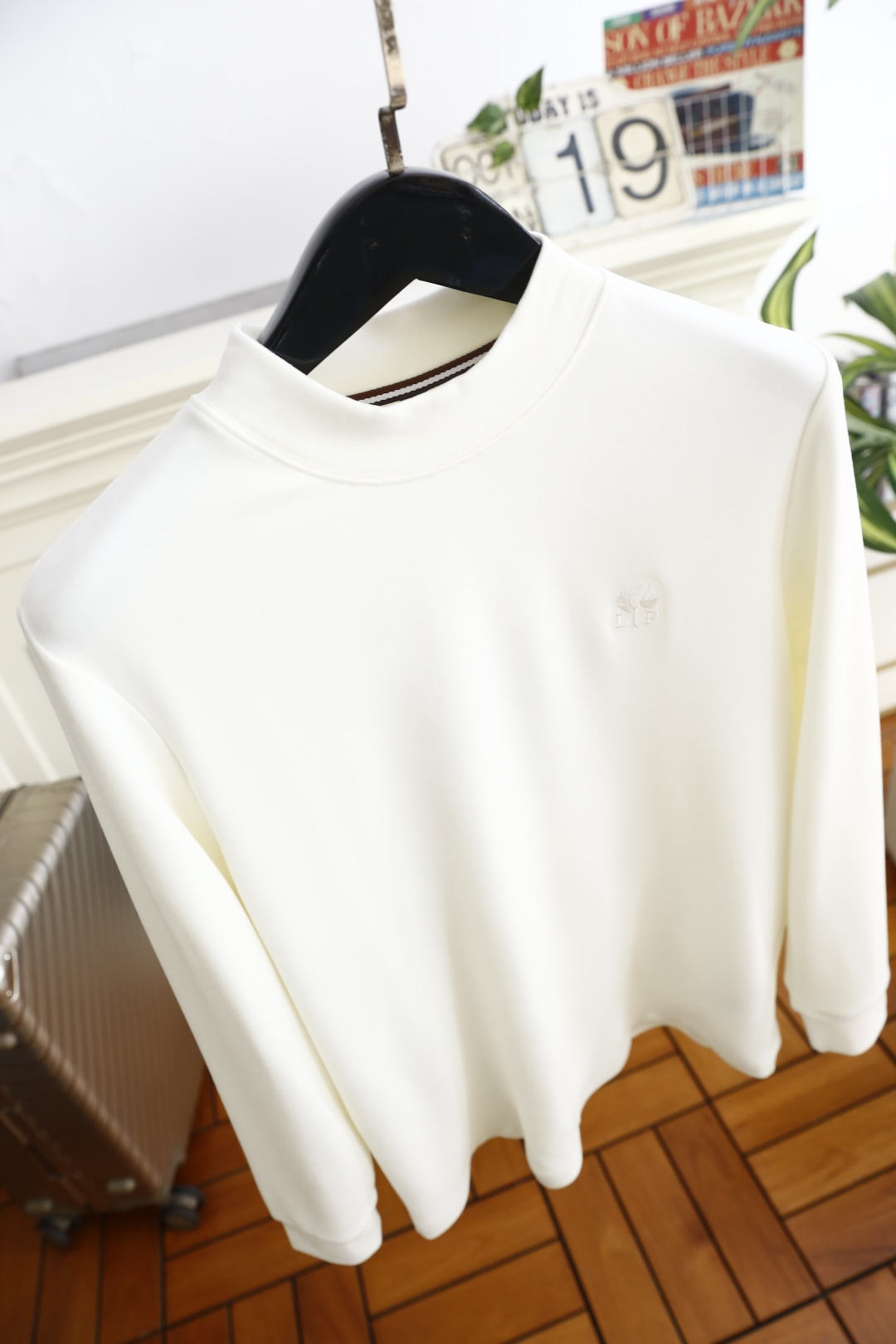 🔥Loro Piana. 26秋冬新款！时尚男士半高领打底衫，甄选暖姜羊绒蛋白面料，软糯温润亲肤锁温。简约半高领贴合颈部