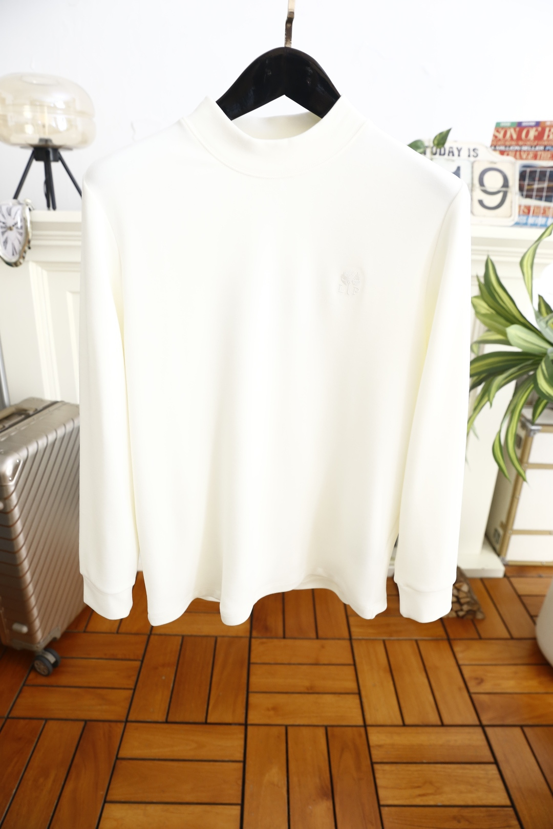 🔥Loro Piana. 26秋冬新款！时尚男士半高领打底衫，甄选暖姜羊绒蛋白面料，软糯温润亲肤锁温。简约半高领贴合颈部