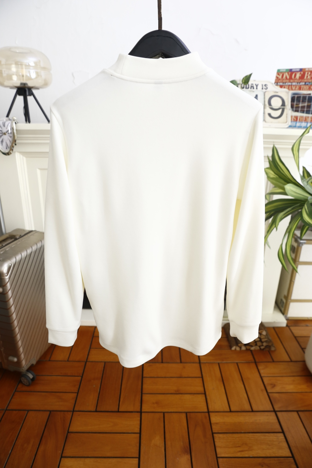 🔥Loro Piana. 26秋冬新款！时尚男士半高领打底衫，甄选暖姜羊绒蛋白面料，软糯温润亲肤锁温。简约半高领贴合颈部