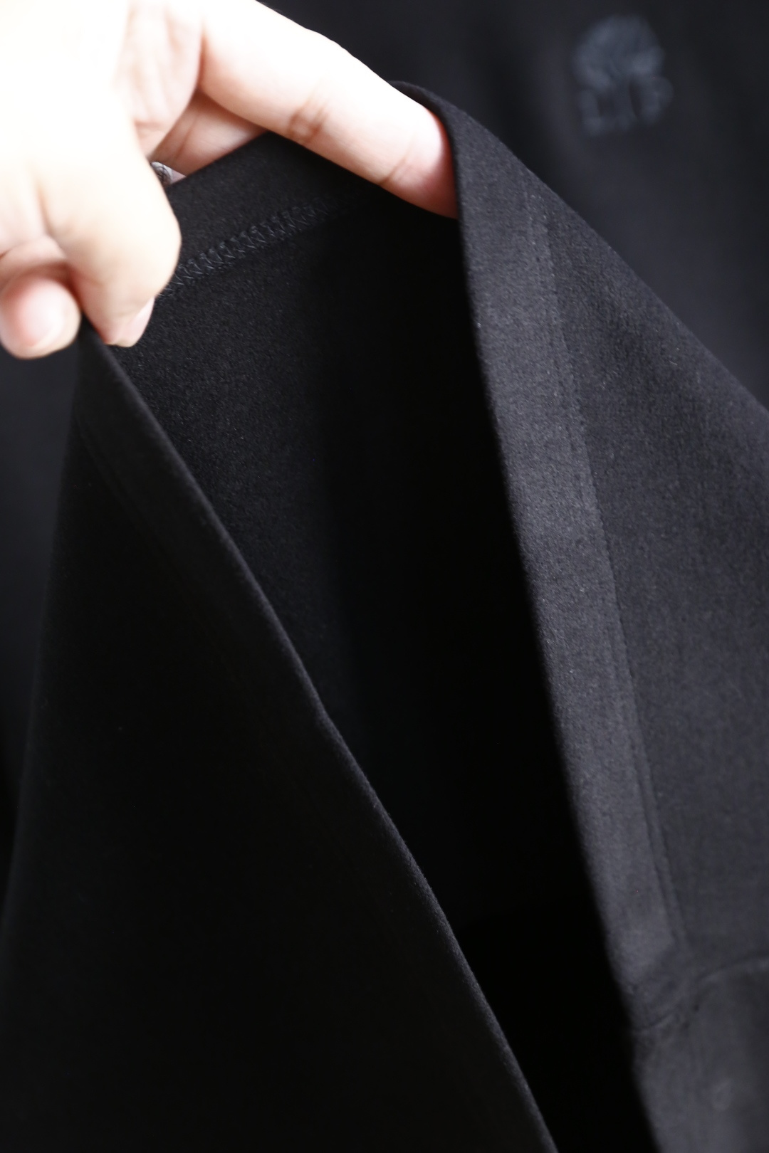 🔥Loro Piana. 26秋冬新款！时尚男士半高领打底衫，甄选暖姜羊绒蛋白面料，软糯温润亲肤锁温。简约半高领贴合颈部