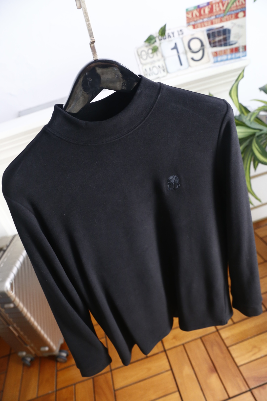 🔥Loro Piana. 26秋冬新款！时尚男士半高领打底衫，甄选暖姜羊绒蛋白面料，软糯温润亲肤锁温。简约半高领贴合颈部