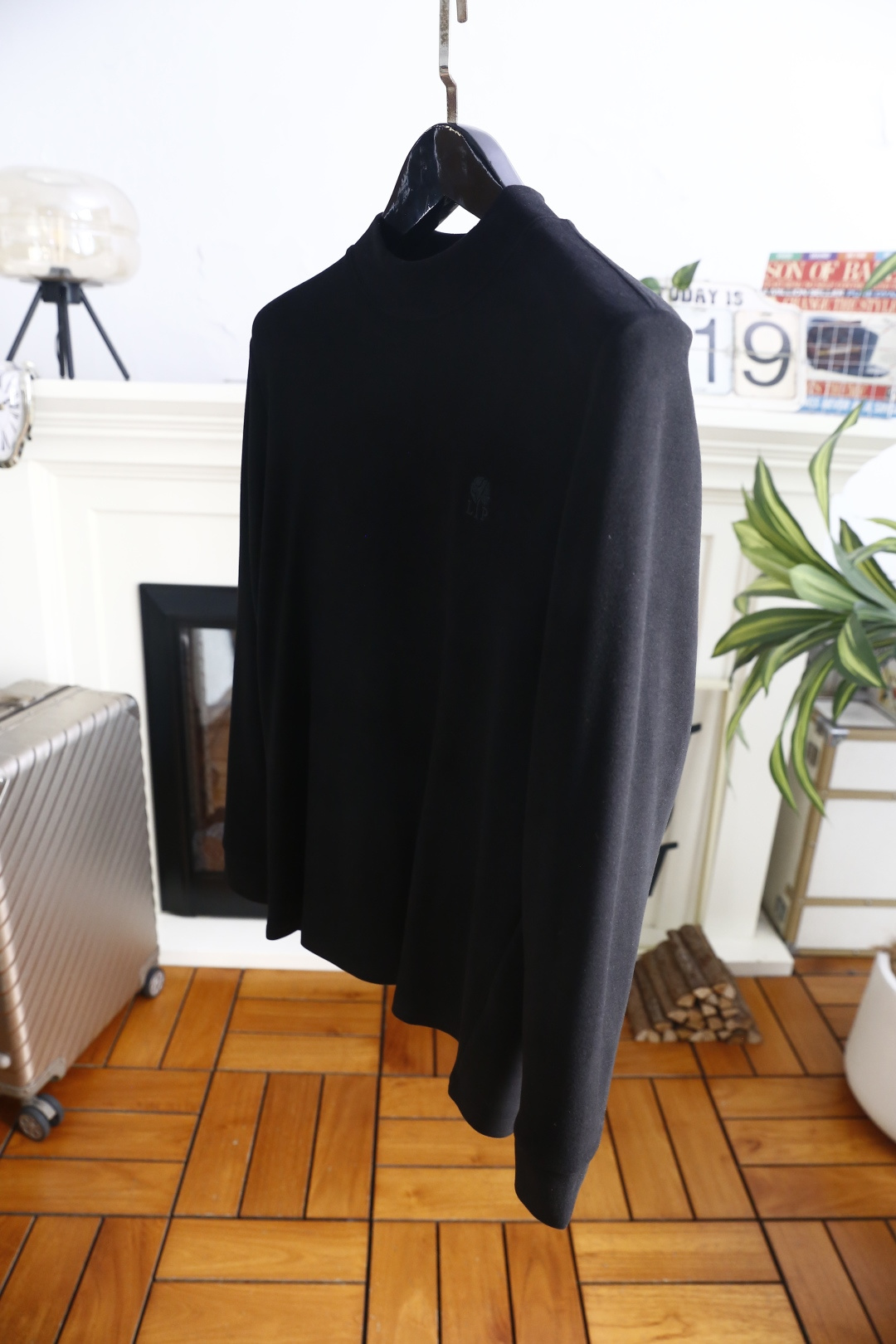 🔥Loro Piana. 26秋冬新款！时尚男士半高领打底衫，甄选暖姜羊绒蛋白面料，软糯温润亲肤锁温。简约半高领贴合颈部