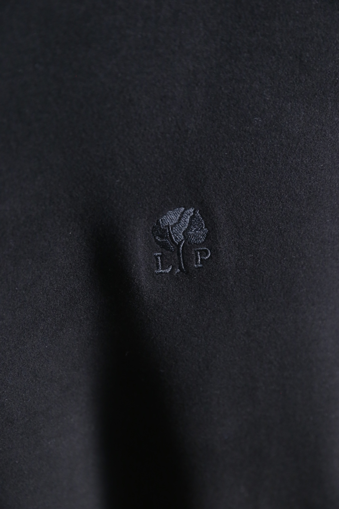 🔥Loro Piana. 26秋冬新款！时尚男士半高领打底衫，甄选暖姜羊绒蛋白面料，软糯温润亲肤锁温。简约半高领贴合颈部