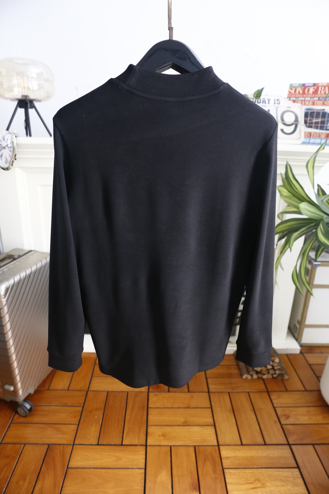 🔥Loro Piana. 26秋冬新款！时尚男士半高领打底衫，甄选暖姜羊绒蛋白面料，软糯温润亲肤锁温。简约半高领贴合颈部