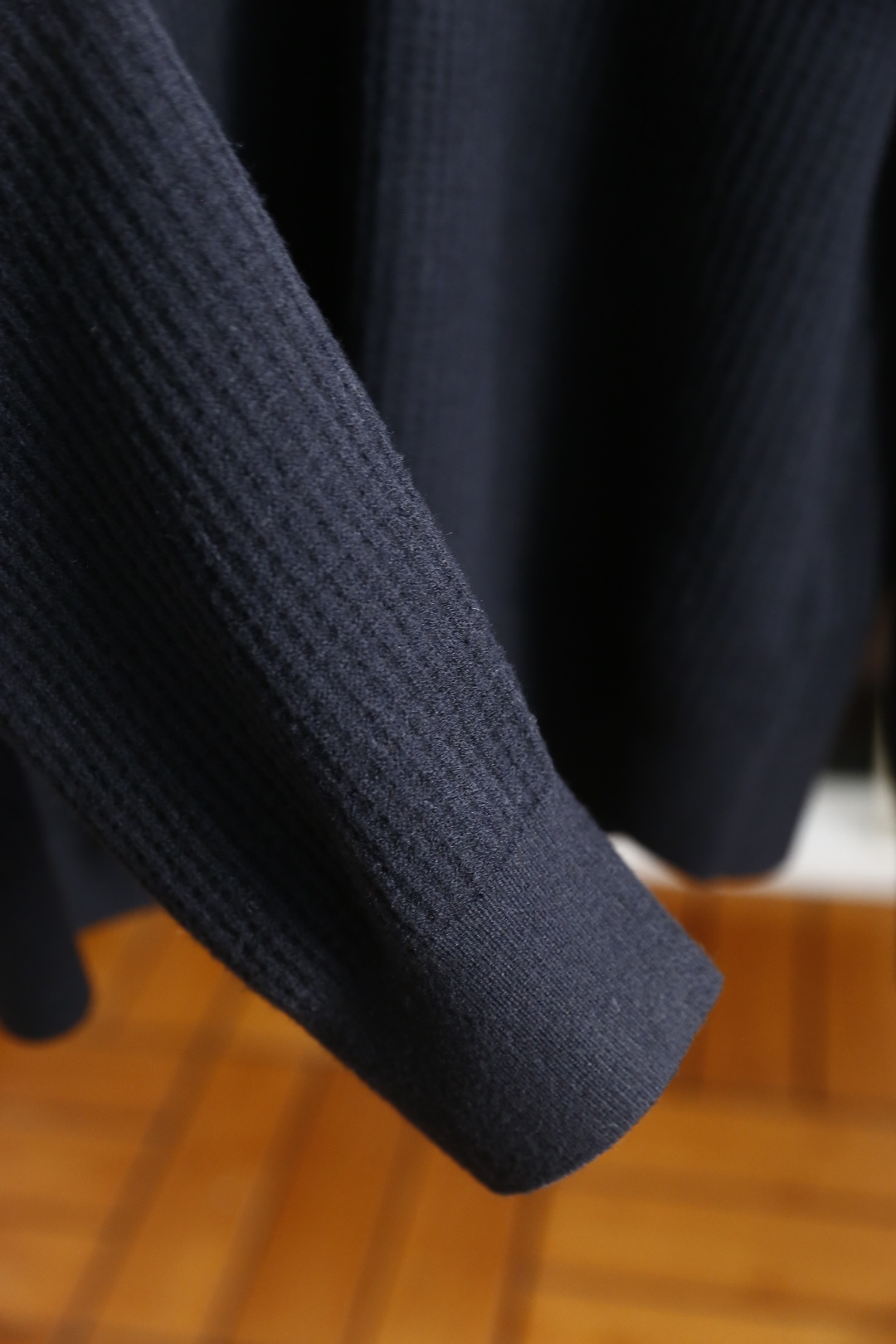 🔥Loro Piana. 26秋冬新款！时尚男士Polo领毛衫！细腻竖条肌理富有质感，简约小V翻领利落大气。面料甄选绵羊