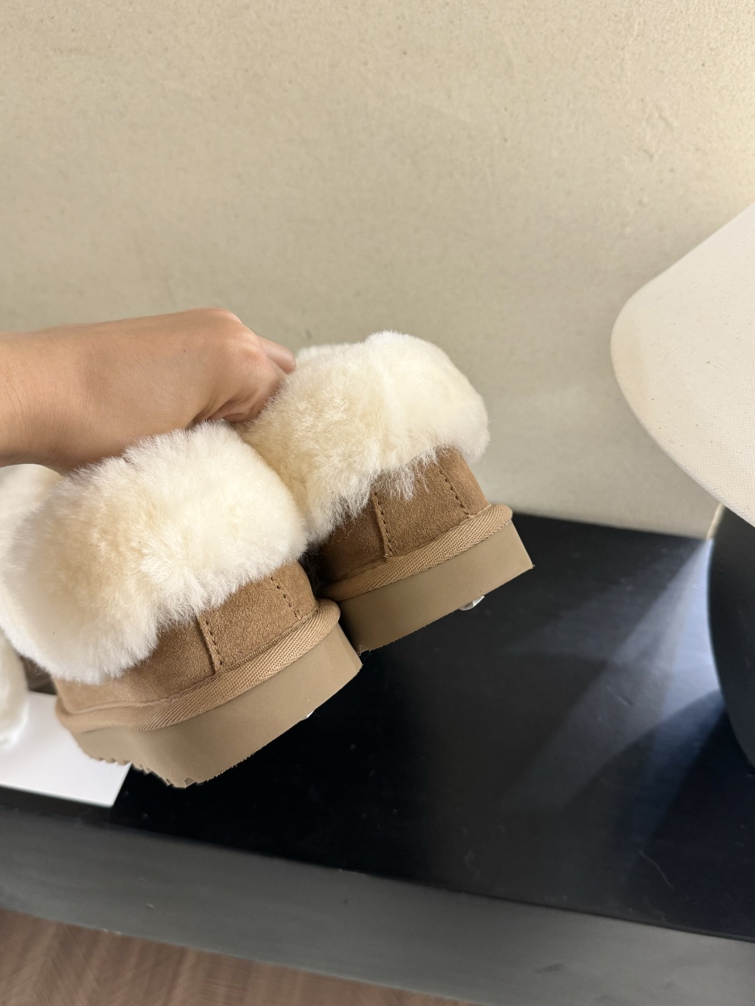 𝐭𝐚𝐳𝐳塔次特 秋冬街边感 随手拍📷一双雪地靴 一秒秋冬氛围感来了〰️超模们的选择 极简〰️每天都要温暖