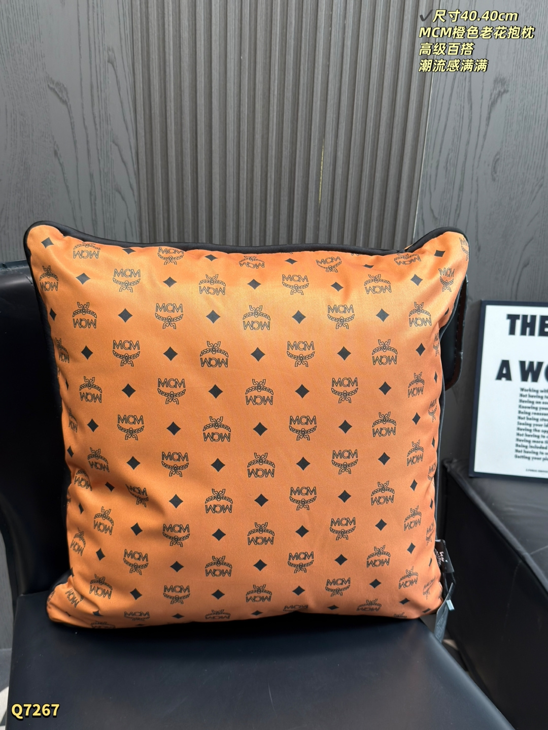 P105 sin caja, tamaño: 40.40cm. Cojín MCM naranja con estampado clásico, lona recubierta Visetos clásica, res…
