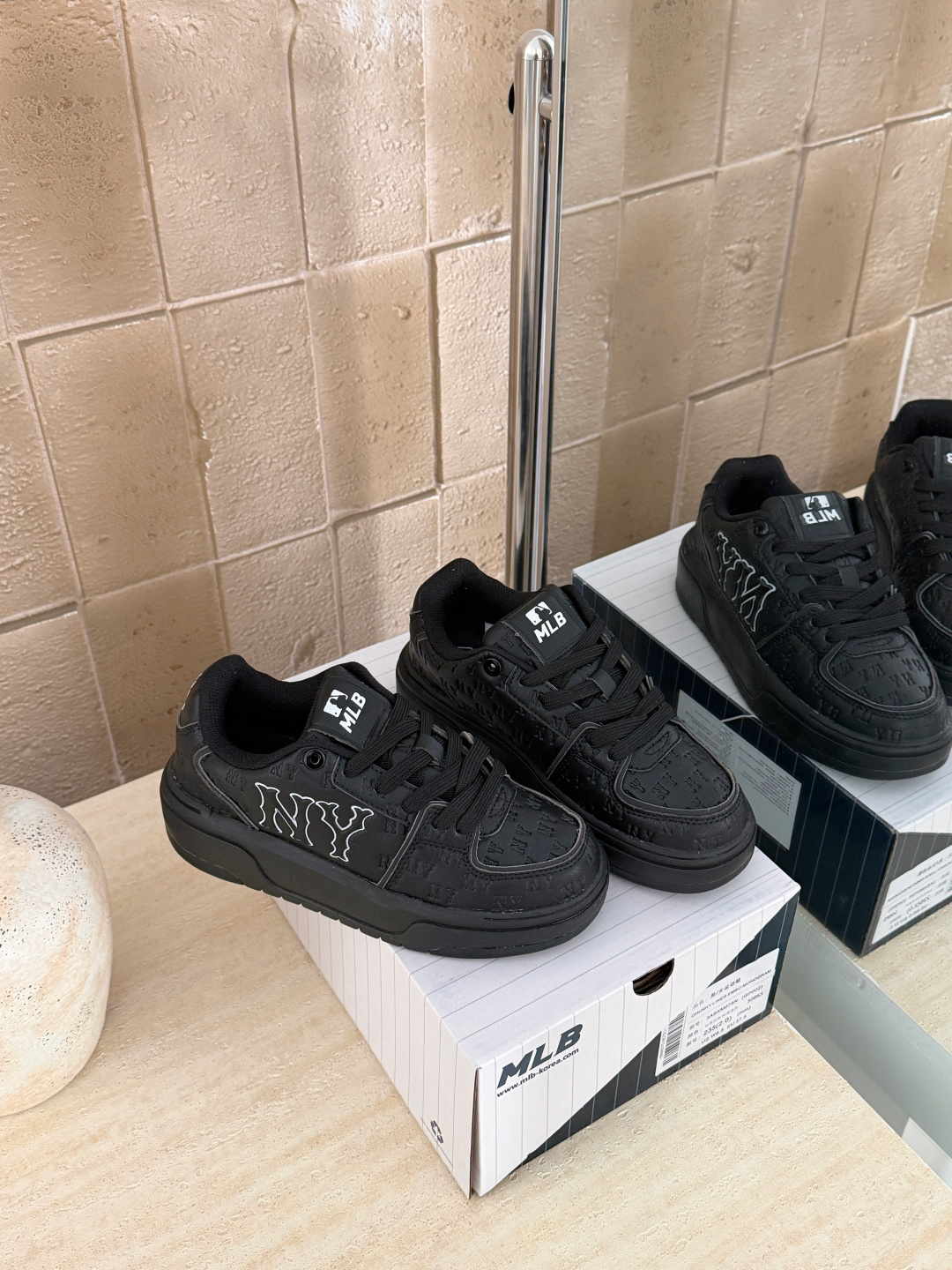NO:725645,Black details (couples) Size 36.5 37.5 38 38.5 39 40.5 41 42 42.5 43 44, casual shoes/sports shoes, sneakers19860909黑色细节（情侣款） 码数36.5 37.5 38 38.5 39 40.5 41 42 42.5 43 44,休闲鞋/运动鞋,sneakers,Women's Shoes