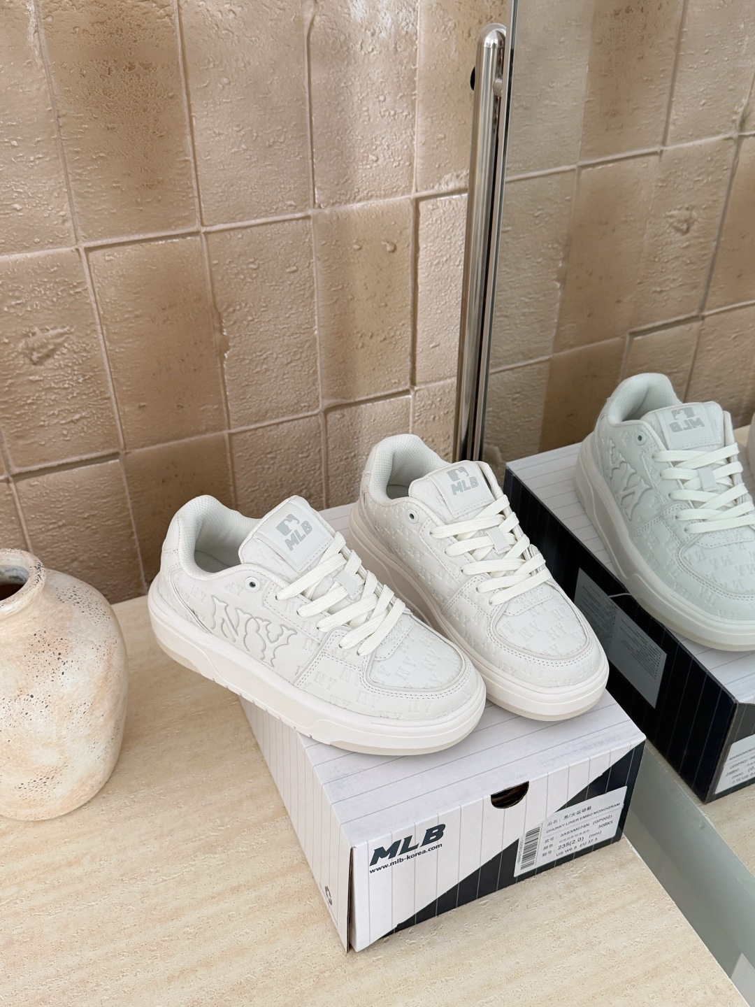 NO:725650,White details (couples) Size 36.5 37.5 38 38.5 39 40.5 41 42 42.5 43 44, casual shoes/sports shoes, sneakers19860909白色细节（情侣款） 码数36.5 37.5 38 38.5 39 40.5 41 42 42.5 43 44,休闲鞋/运动鞋,sneakers,Women's Shoes
