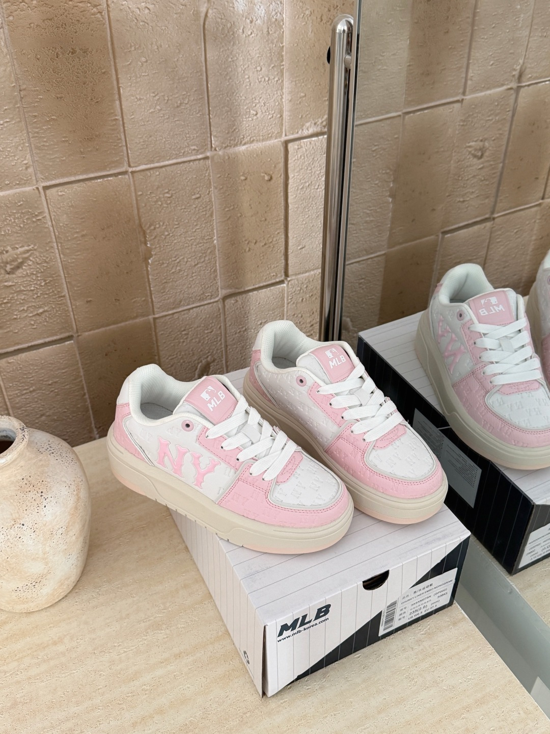 NO:725655,Pink details (women's size) Size 36.5 37.5 38 38.5 39 40.5, casual shoes/sports shoes, sneakers19860909粉色细节（女尺码） 码数36.5 37.5 38 38.5 39 40.5,休闲鞋/运动鞋,sneakers,Women's Shoes
