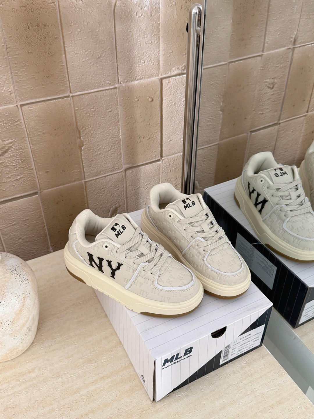 NO:725660,Milky white details (couples) Size 36.5 37.5 38 38.5 39 40.5 41 42 42.5 43 44, casual shoes/sports shoes, sneakers19860909乳白色细节（情侣款） 码数36.5 37.5 38 38.5 39 40.5 41 42 42.5 43 44,休闲鞋/运动鞋,sneakers,Women's Shoes