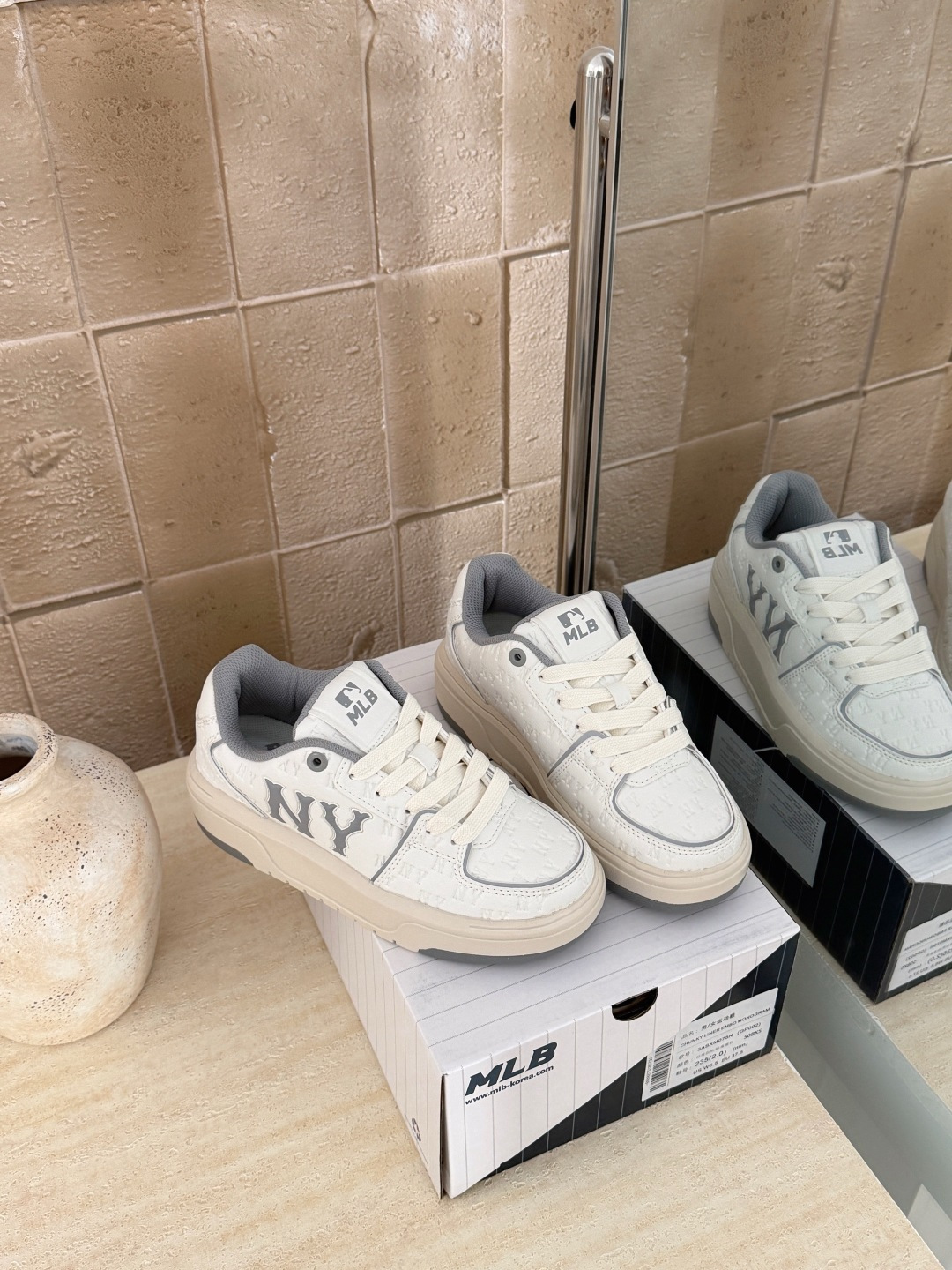 NO:725665,White and gray details (couples) Size 36.5 37.5 38 38.5 39 40.5 41 42 42.5 43 44, casual shoes/sports shoes, sneakers19860909白灰细节（情侣款） 码数36.5 37.5 38 38.5 39 40.5 41 42 42.5 43 44,休闲鞋/运动鞋,sneakers,Women's Shoes