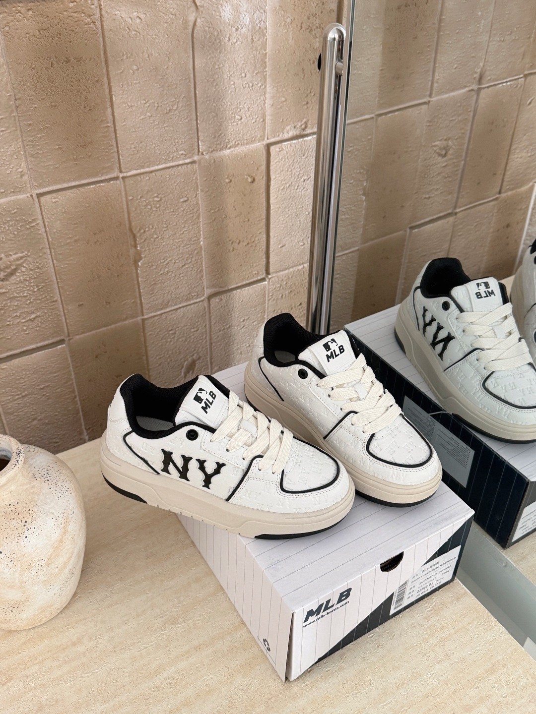 NO:725670,White and black details (couples) Size 36.5 37.5 38 38.5 39 40.5 41 42 42.5 43 44, casual shoes/sports shoes, sneakers19860909白黑色细节（情侣款） 码数36.5 37.5 38 38.5 39 40.5 41 42 42.5 43 44,休闲鞋/运动鞋,sneakers,Women's Shoes