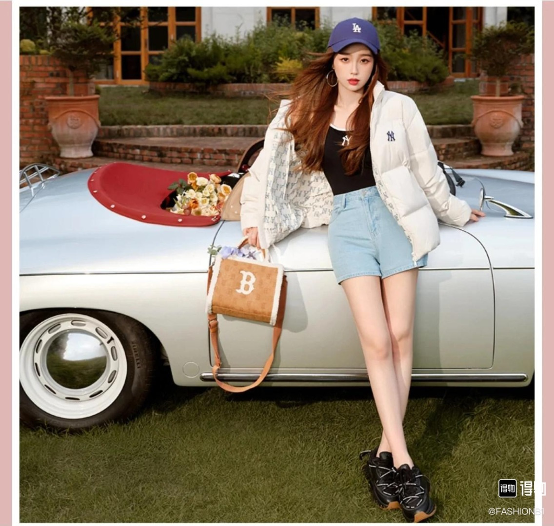 NO:725768,Versatile retro sneakers | An eye-catching tool when out on the street. This pair of retro sneakers is the master key to your outfit!  The shoe body is designed with off-white and light gray splicing, with a distressed texture, and a rich layered thick sole, which quietly increases the height without tiring the feet at all. The mesh + leather spliced upper is breathable and not sweaty, and can be easily used for daily commuting and weekend shopping.  The black and white color scheme is classic and stain-resistant, and the silver embellishment brings a bit of street coolness. It is very harmonious when paired with jeans, sweatpants or even a small skirt. It has a relaxed and fashionable atmosphere on the feet. Casual shoes/sports shoes, sneakers, skirts, jeans19860909百搭复古运动鞋｜出街吸睛神器 这双复古风运动鞋简直是穿搭万能钥匙！鞋身采用米白、浅灰拼接设计,自带做旧质感,配上层次感丰富的厚底,既悄悄增高又完全不累脚.网眼+皮革的拼接鞋面,透气不闷汗,日常通勤、周末逛街都能轻松驾驭. 黑白配色经典耐脏,银色点缀又带点街头酷感,搭配牛仔裤、运动裤甚至小裙子都超和谐,上脚就是松弛又时髦的氛围感,休闲鞋/运动鞋,sneakers,skirts,jeans,Women's Shoes