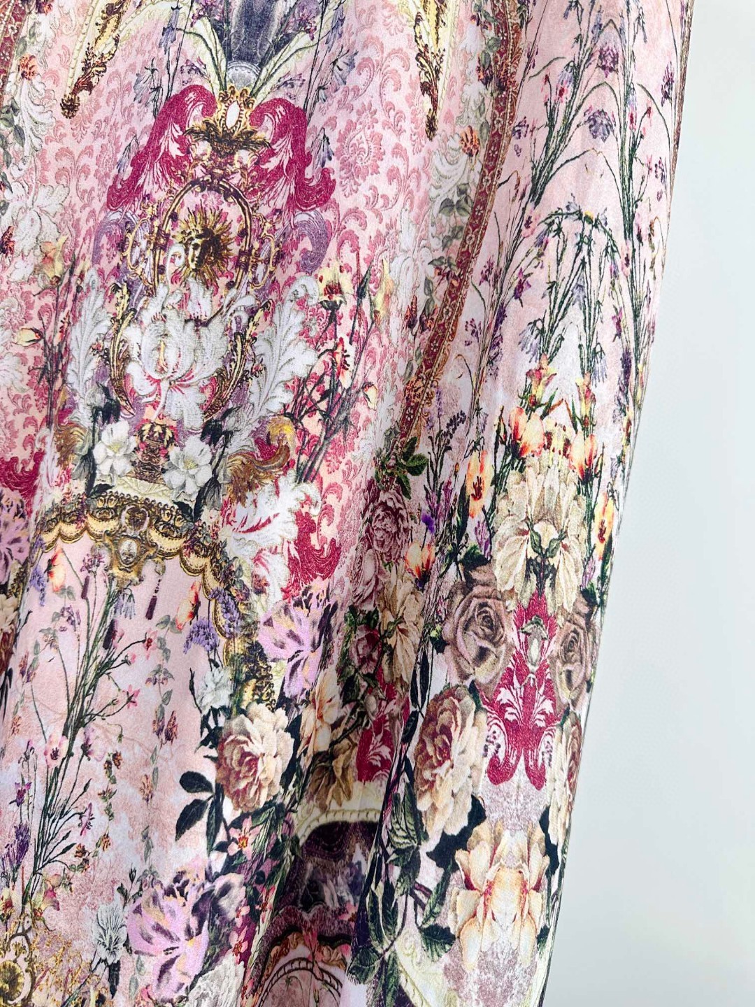 Silk Camilla Dress: Pink Flowers, Crystal Hottips, Hidden Zipper – Details Revealed! - 图片 9
