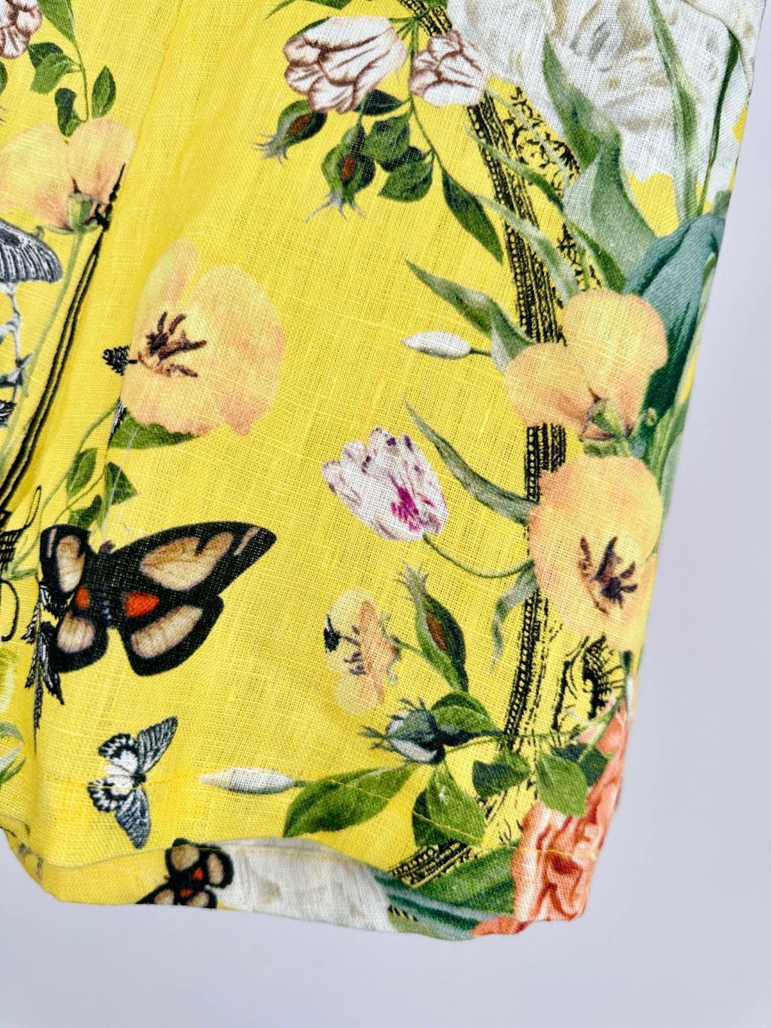 “Camilla: One-Size-Fits-All Female Outfit with Unique Design and Crystal Details” - 图片 9