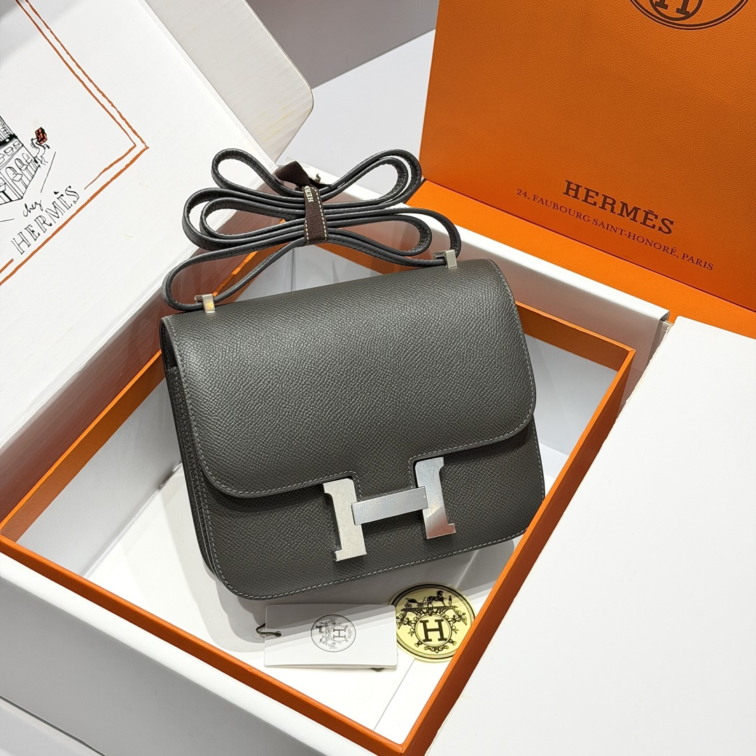 NO:700619,New version of Kangkang · France hand-sewn with beeswax thread · Real shot Cumulonimbus gray · Ready in stock &,Hermes,hermes,Hermes,19860909新版康康· 法国  蜜蜡线手工缝制·  实拍 积雨云灰·  现货 &,爱马仕,hermes,Hermes,,Bag