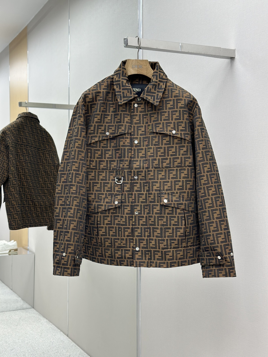 NO:496934,Hot products* new products, same style on the official website, complete with three standards!  New men's jacket, fashionable and casual high-end version!  Customized fabrics for counters are breathable and comfortable, with impeccable details, and the brand element design concept reflects high quality. The feel is delicate and soft!  It is casually cut, with a great upper body style!  Code number M-3XL, Jackets & coats, Jackets & coats, Alexander wang19860909爆款*新品 官网同款,三标齐全！新款男士夹克外套,时尚休闲高端版本！专柜定制面料 透气舒适度高,细节无可挑剔,品牌元素设计理念,体现高品质.手感细腻柔软！呈现休闲裁剪,上身版型超赞！码数M-3XL,,jackets & coats,jackets & coats,alexander wang,Men's clothing