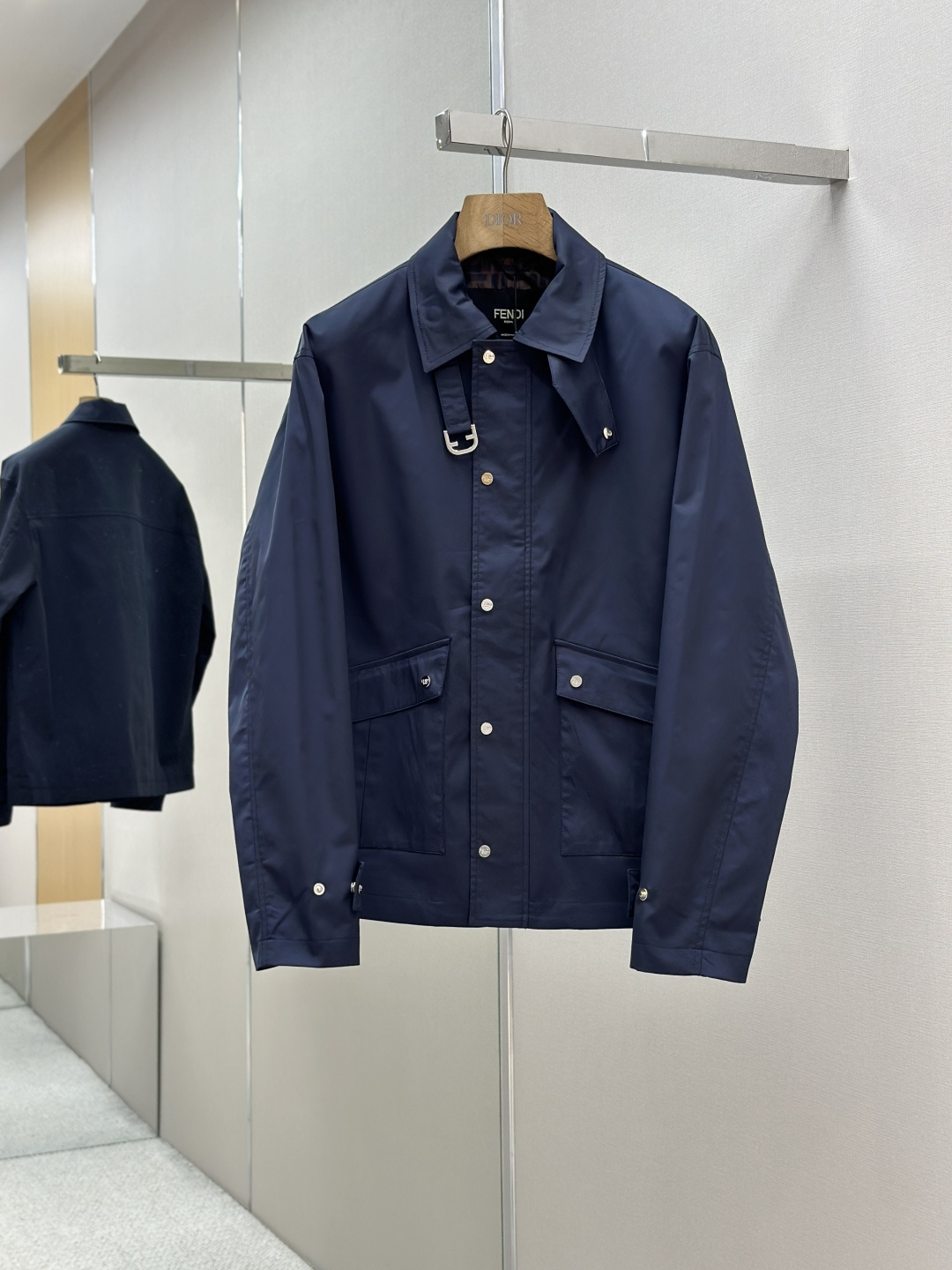 NO:496928,P FD new jacket, the new product on the show is perfect, comfortable and warm, the three-standard complete colors and full and attractive, and the very outstanding design easily advances the sense of fashion. The workmanship is extremely exquisite and rigorous, and the wiring is neat and meticulous!  A masterpiece of a big-name designer!  The upper body doesn't look bloated and super handsome!  Spot code M ~ XXXL,,jackets & coats,jackets & coats,alexander wang19860909P FD 新款夹克外套,秀场新品品相非常完美,舒适保暖,三标齐全色泽饱满诱人,非常出彩的设计,轻松将时髦感进阶,做工极为考究严谨,走线工整细致！大牌设计师巨作！上身不显臃肿、超级帅气！现货码数M ～ XXXL,,jackets & coats,jackets & coats,alexander wang,Men's clothing