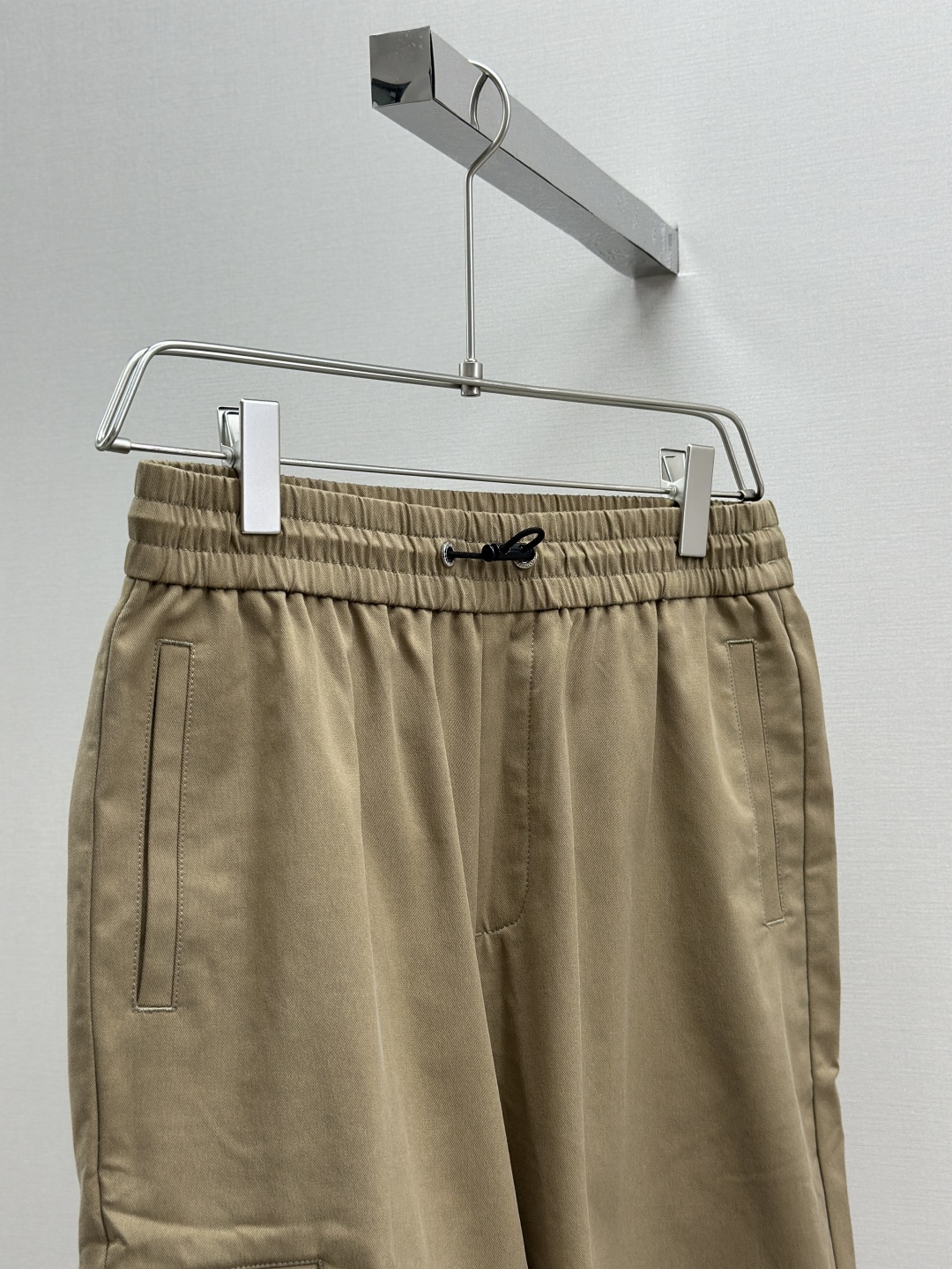 “Moncler Men’s Rectangular Shorts: Perfect Shape, Fashionable, Comfortable, Ideal for Aerobics & Outdoor Activities” - 图片 6