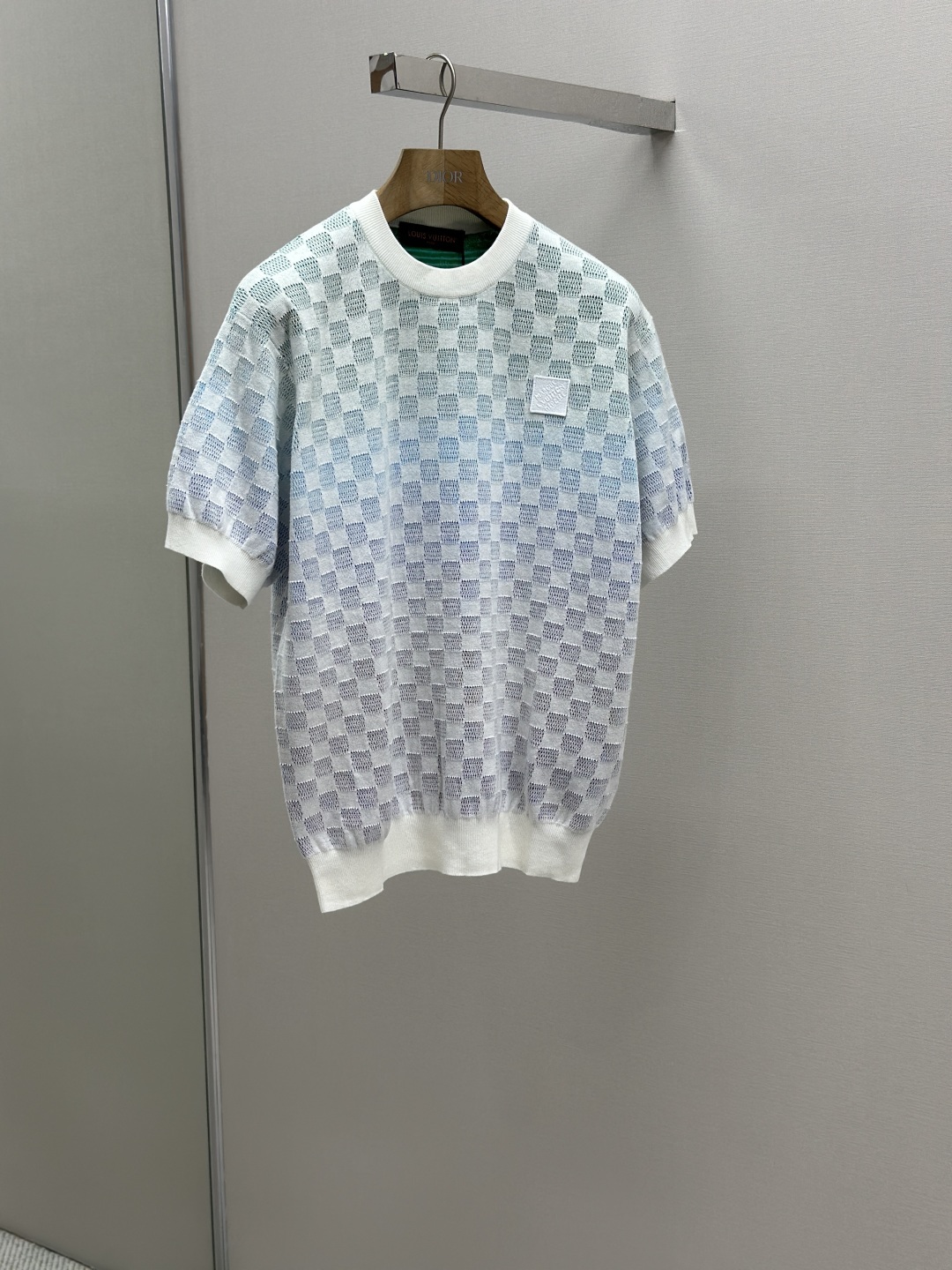 Louis Vuitton 25SS Gradient Damier Jacquard Knit Cotton Short Sleeve Top 4 cmp i1747408213126 866 0 2