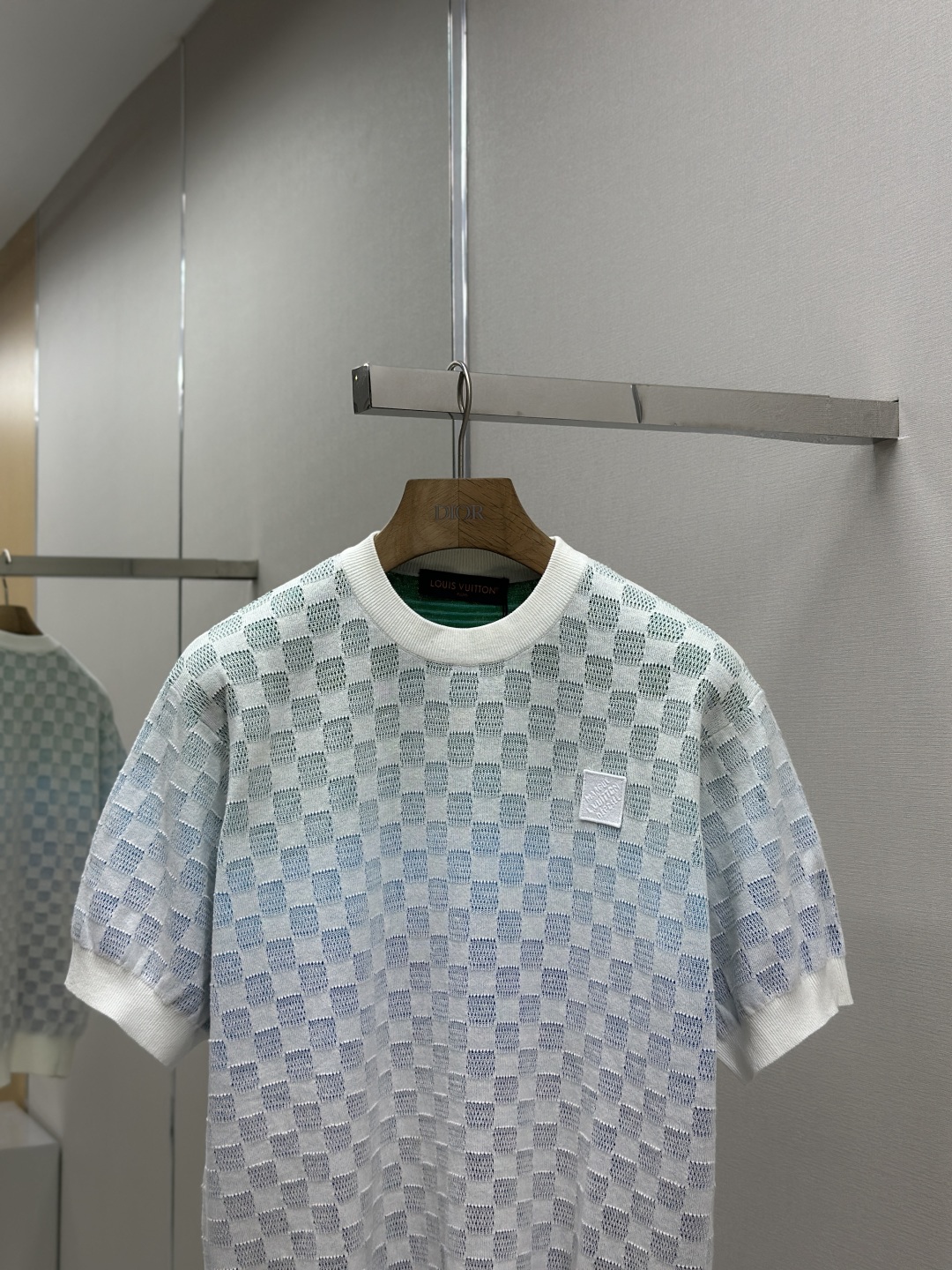 Louis Vuitton 25SS Gradient Damier Jacquard Knit Cotton Short Sleeve Top 5 cmp i1747408217870 2850 0 3