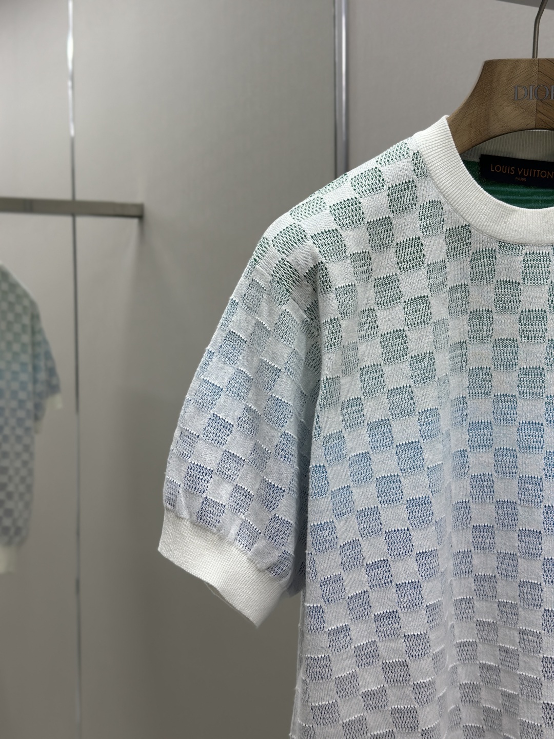 Louis Vuitton 25SS Gradient Damier Jacquard Knit Cotton Short Sleeve Top 6 cmp i1747408217882 8371 0 4