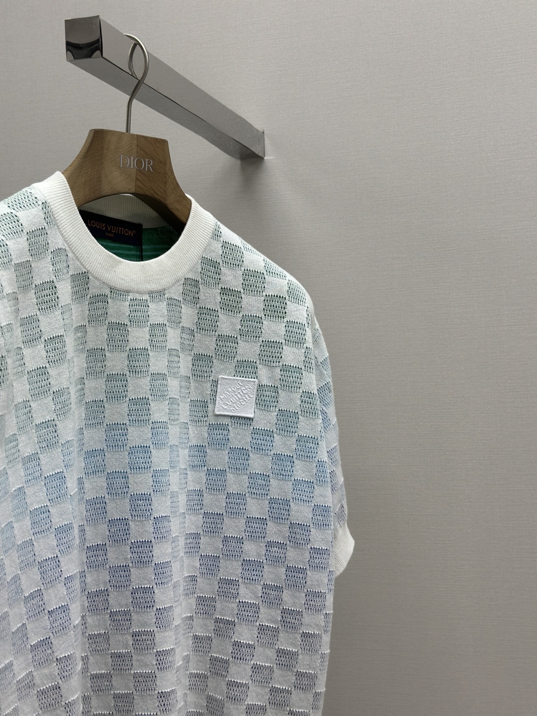 Louis Vuitton 25SS Gradient Damier Jacquard Knit Cotton Short Sleeve Top 7 cmp i1747408217884 8165 0 5