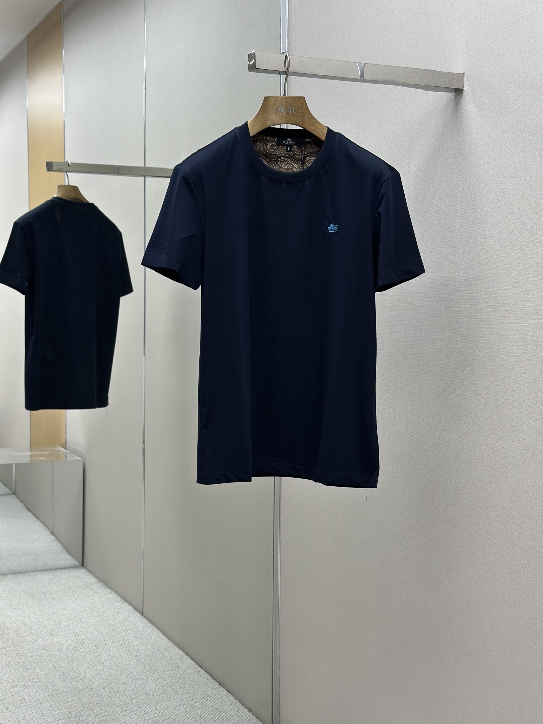 “ETRO 25SS: High-End Custom T-Shirt with Heavyware Design in Black and White”