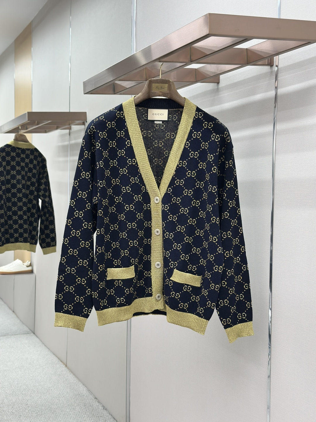 Gucci GUCCI Logo单排扣长袖 针织衫 深蓝色
