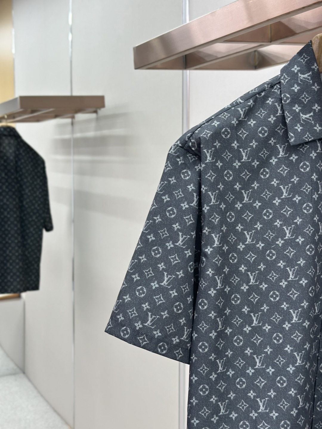 Louis Vuitton LV路易威登满印提花短袖