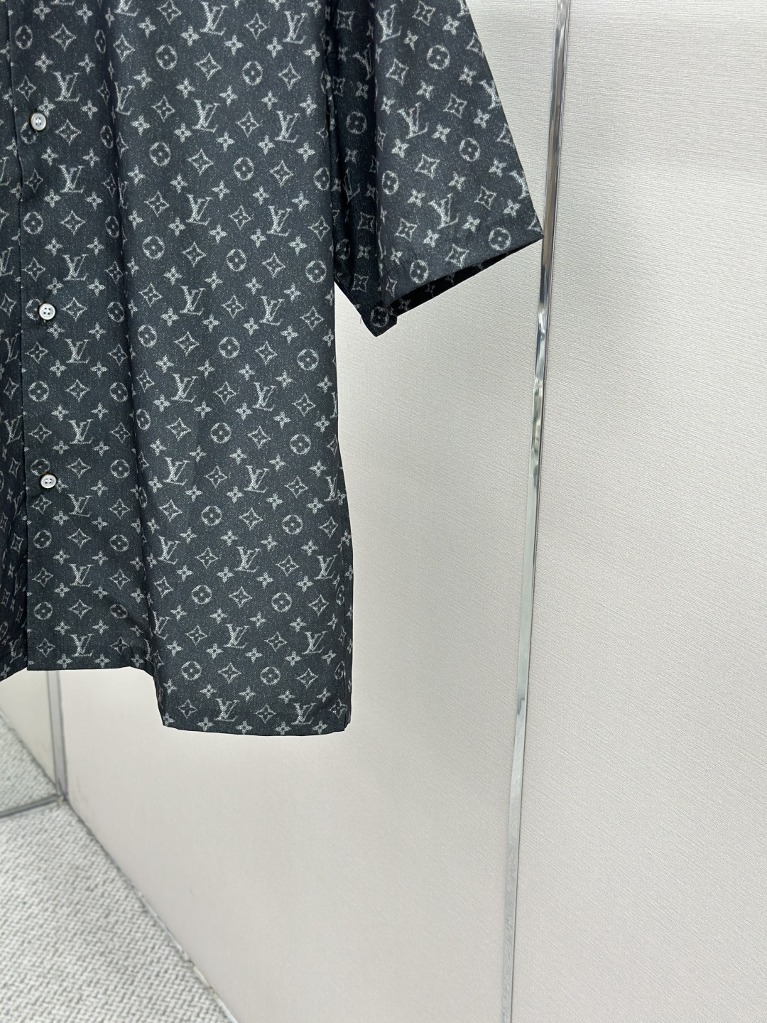 Louis Vuitton LV路易威登满印提花短袖
