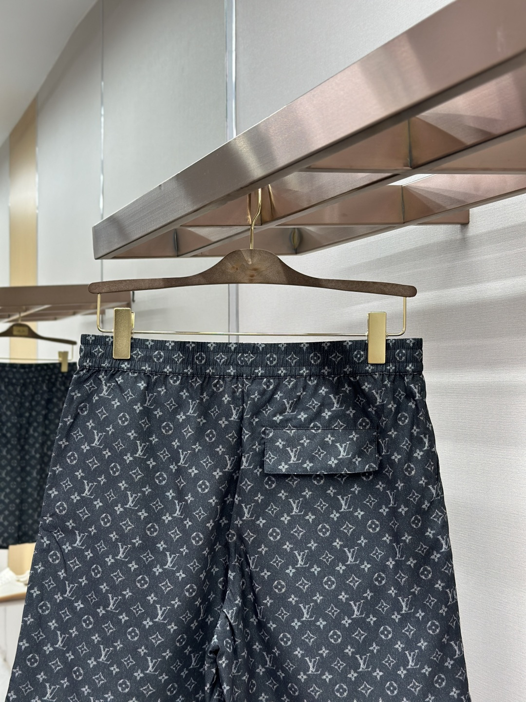 Louis Vuitton LV路易威登满印提花短裤