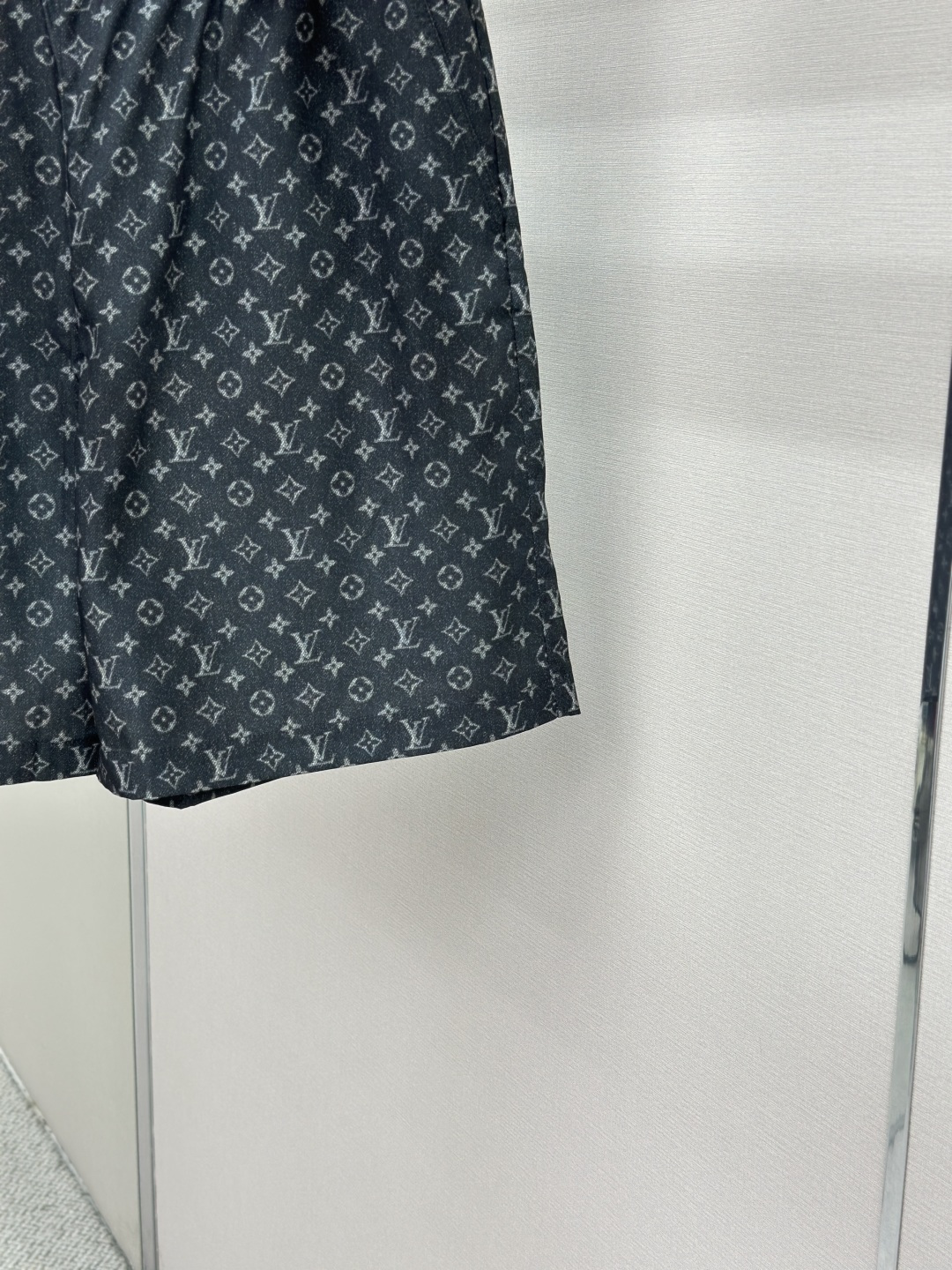 Louis Vuitton LV路易威登满印提花短裤