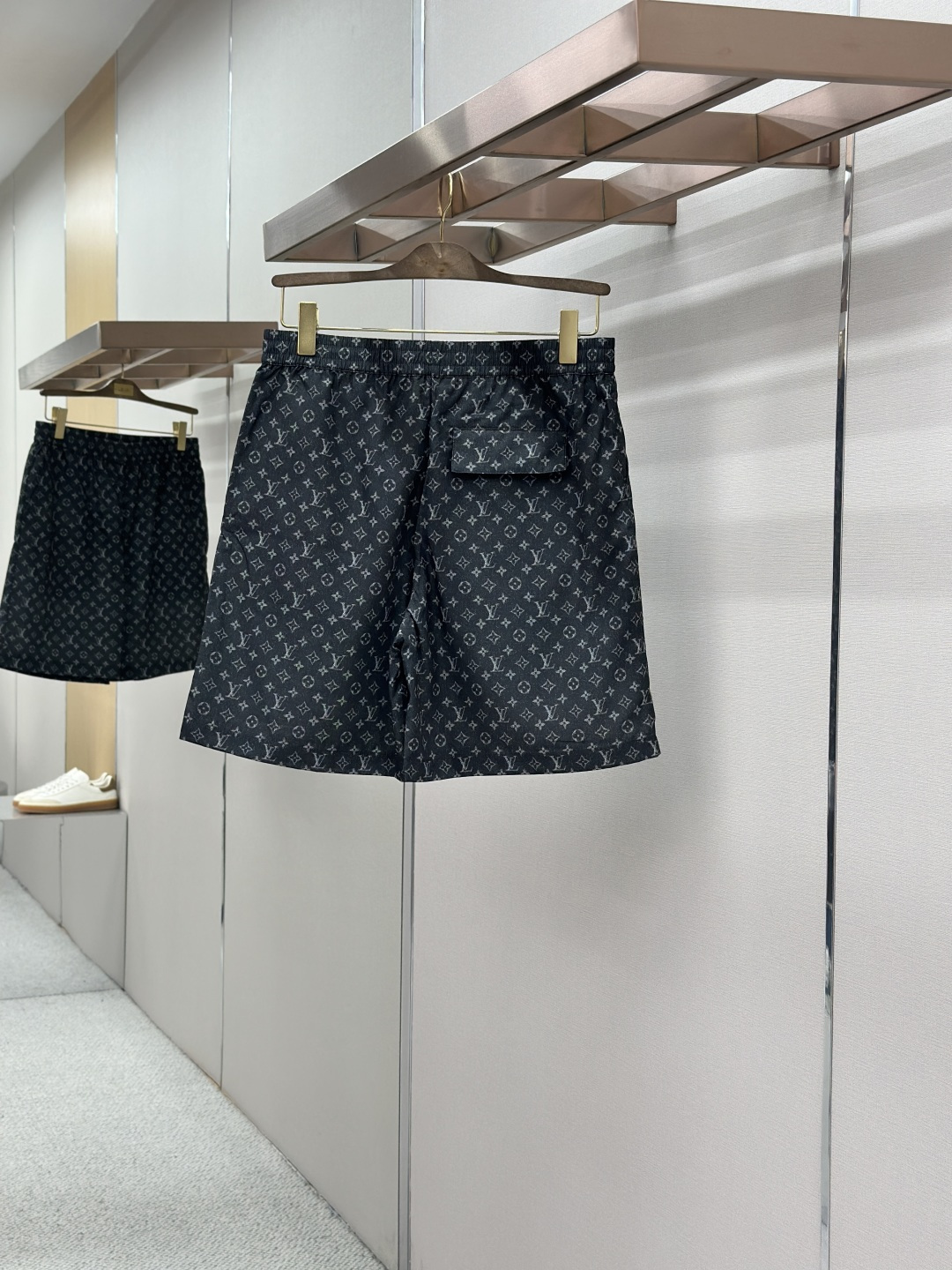 Louis Vuitton LV路易威登满印提花短裤