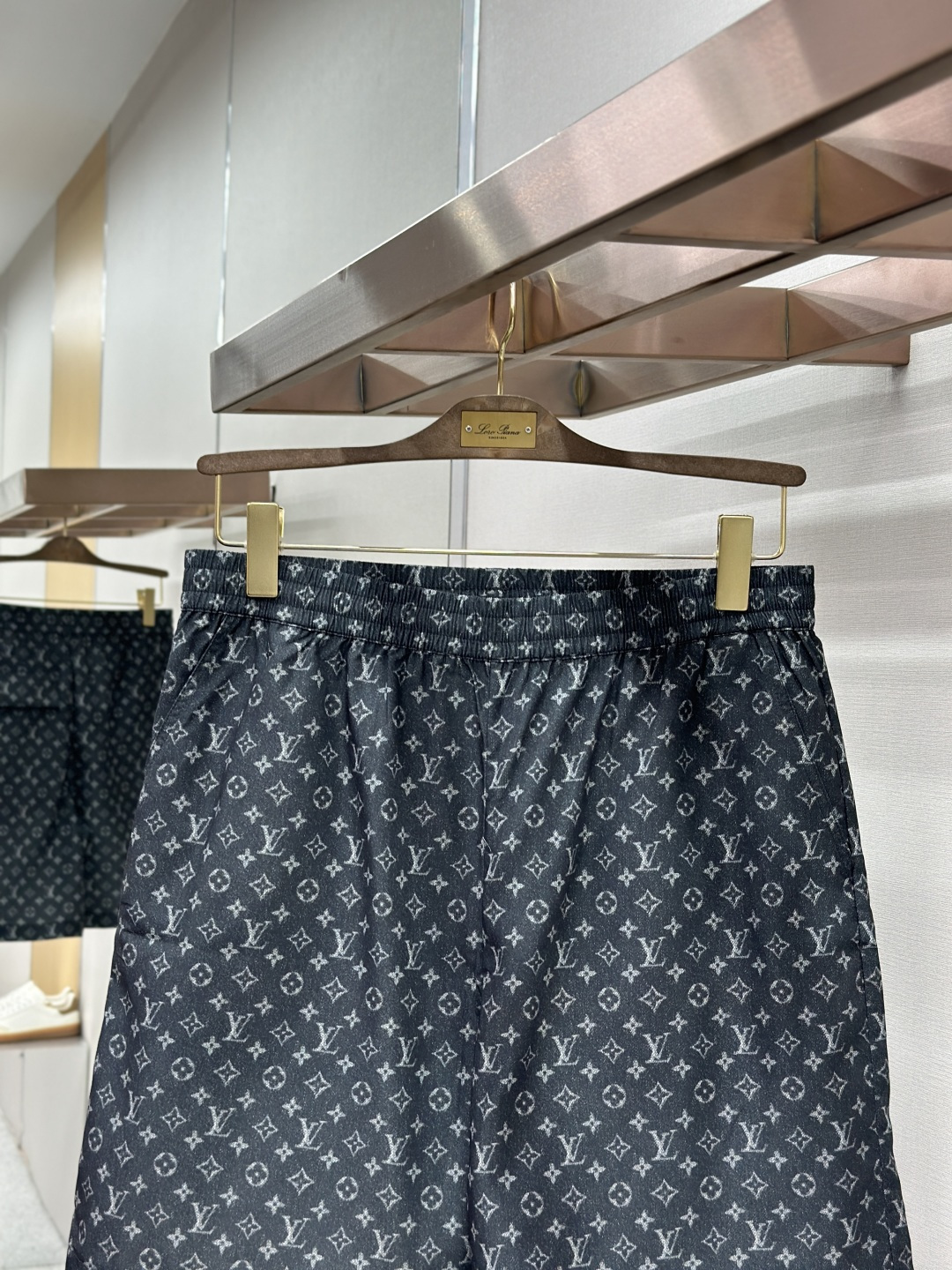 Louis Vuitton LV路易威登满印提花短裤