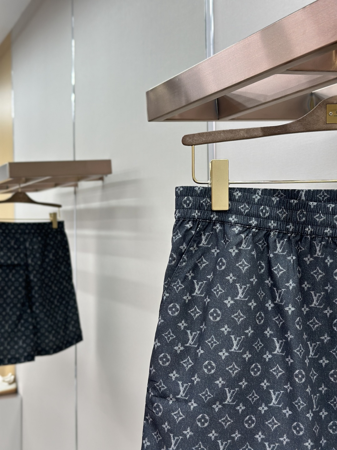 Louis Vuitton LV路易威登满印提花短裤