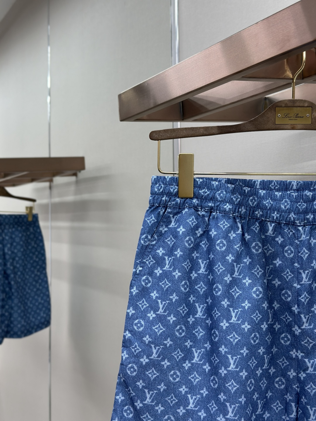 Louis Vuitton LV路易威登满印提花短裤