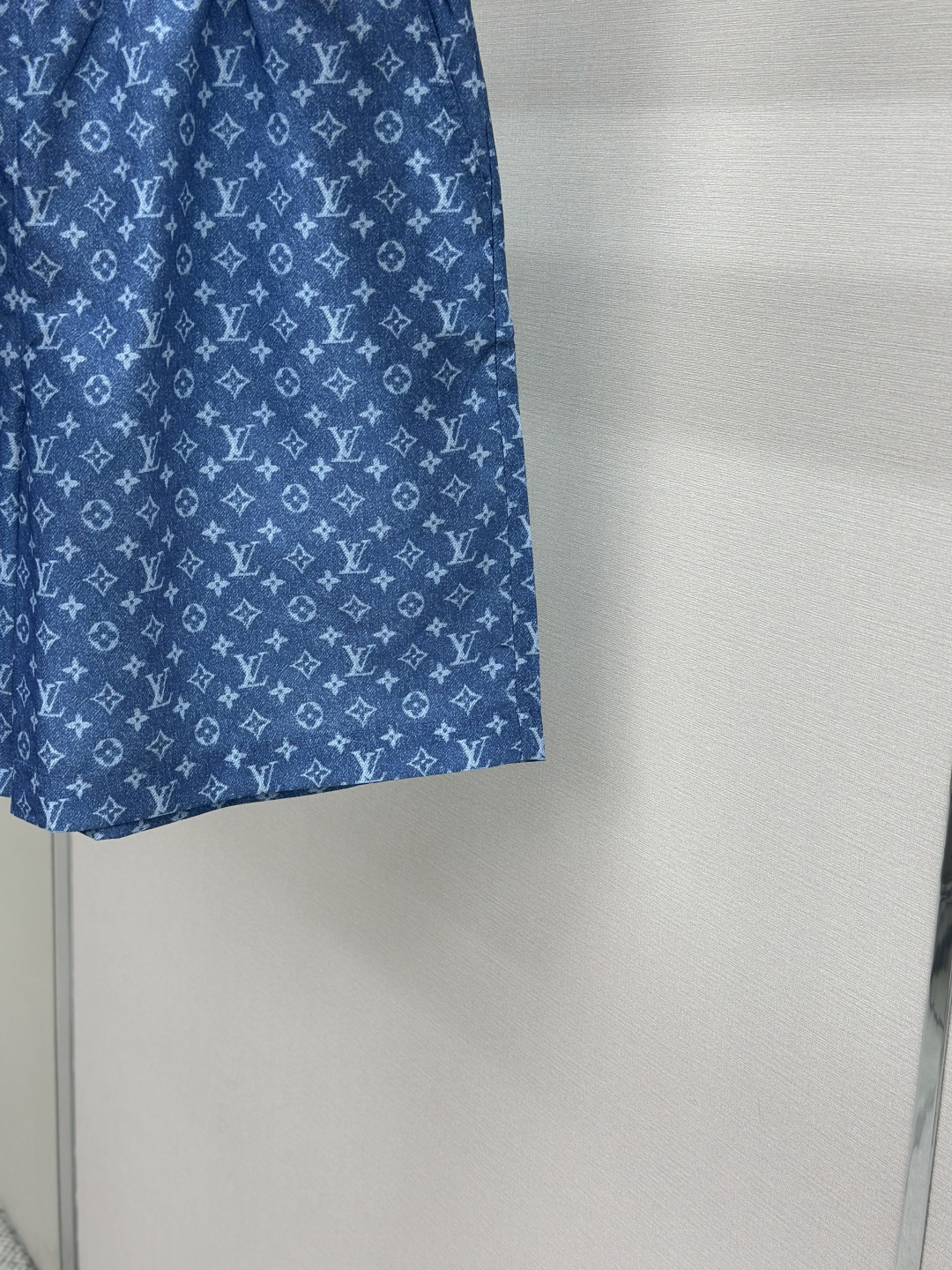 Louis Vuitton LV路易威登满印提花短裤