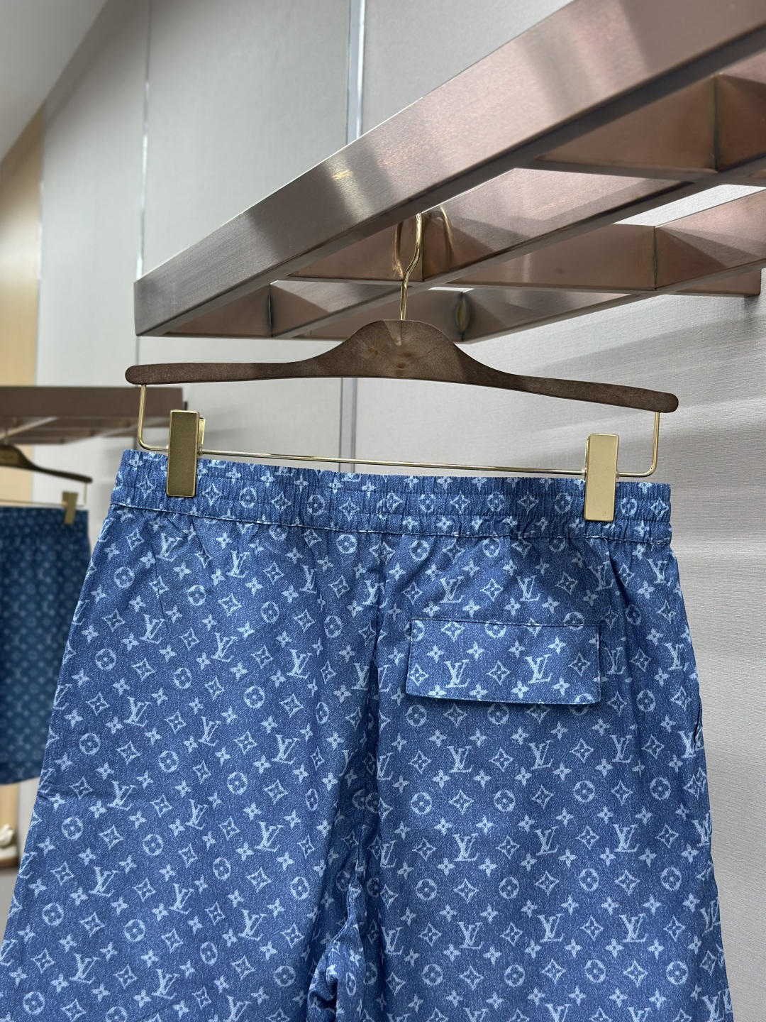 Louis Vuitton LV路易威登满印提花短裤