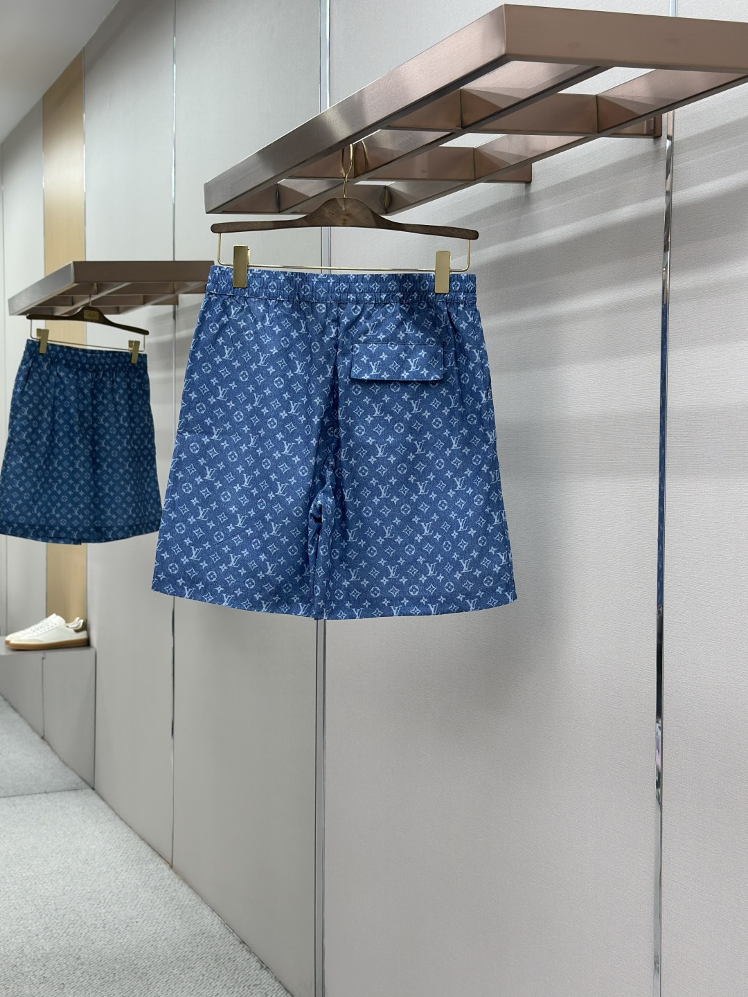 Louis Vuitton LV路易威登满印提花短裤