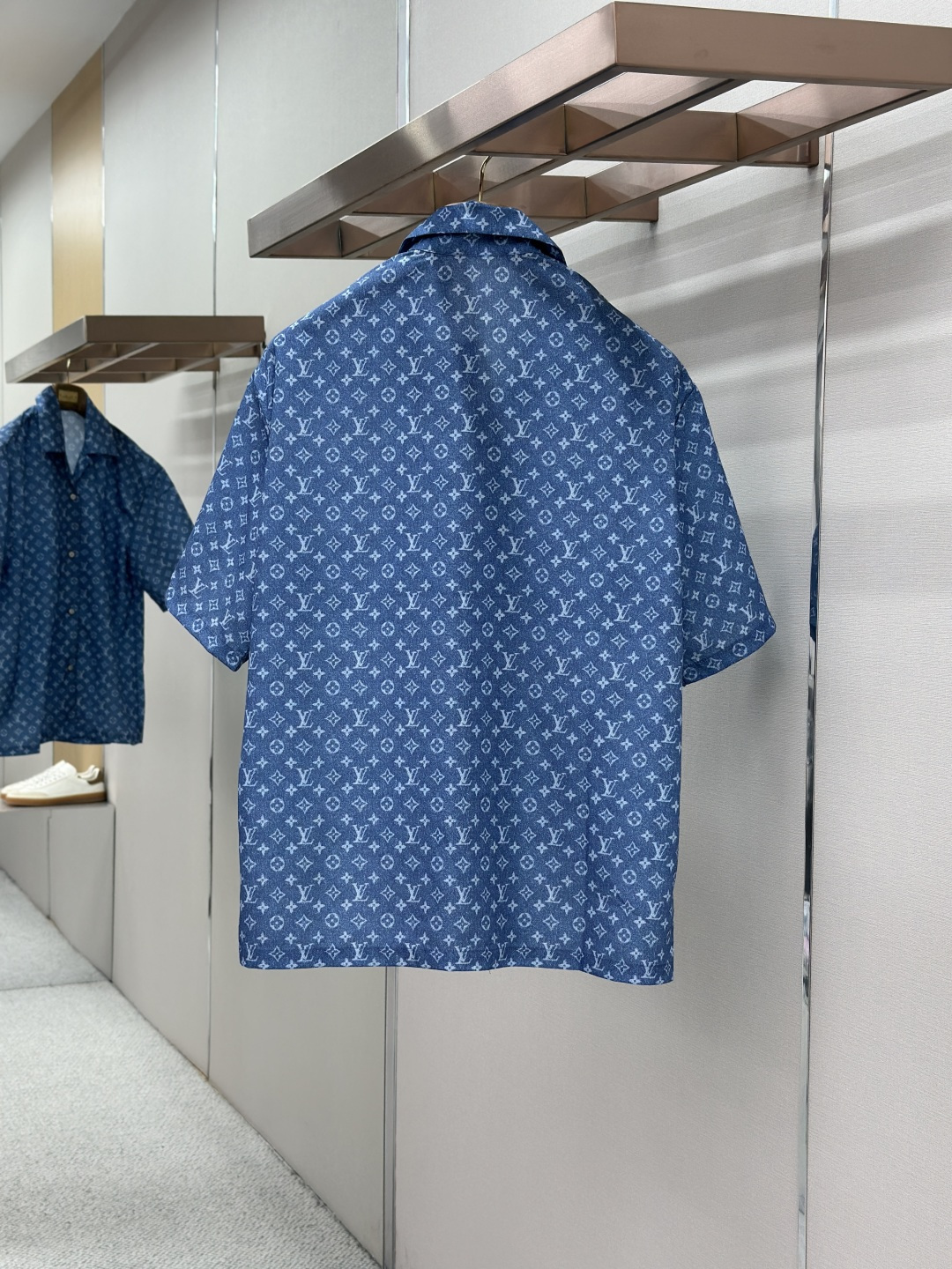 Louis Vuitton LV路易威登满印提花短袖