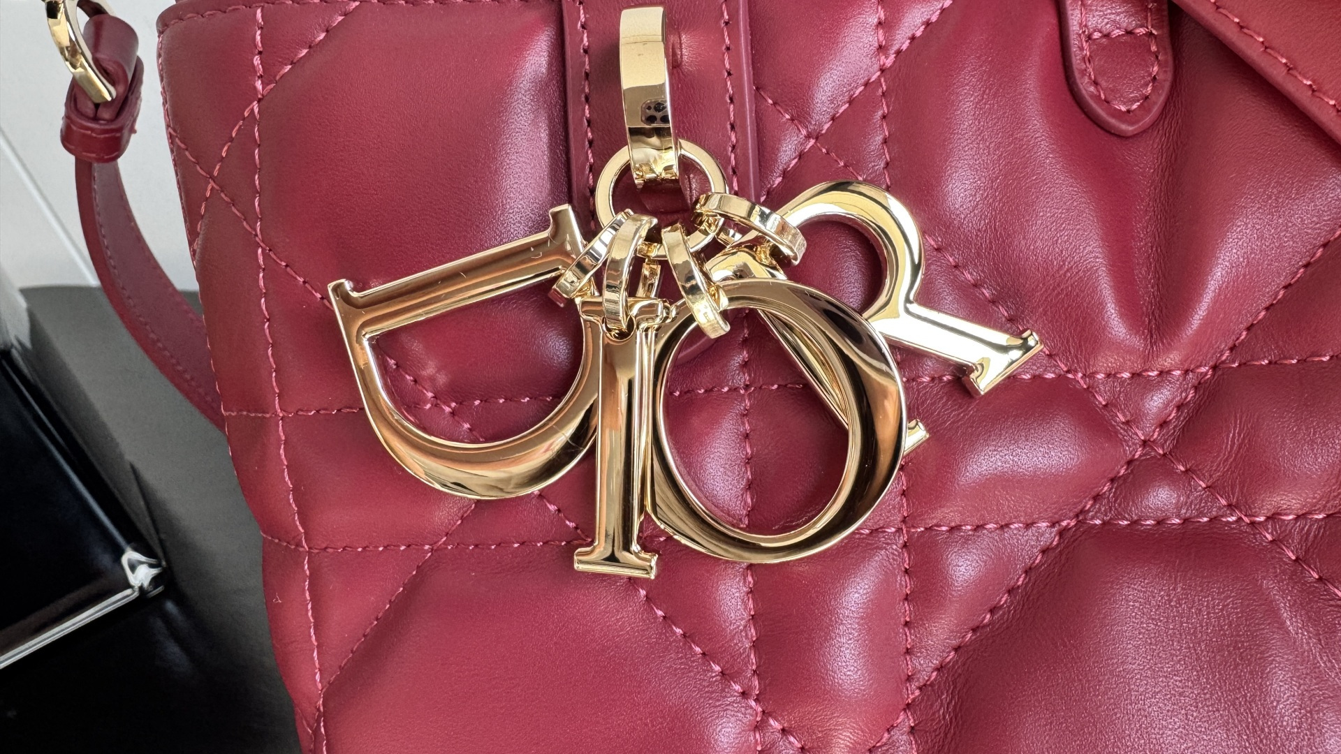 Alexander McQueen Classic Handcrafted Luxury Leather Shoulder Bag Ref 4