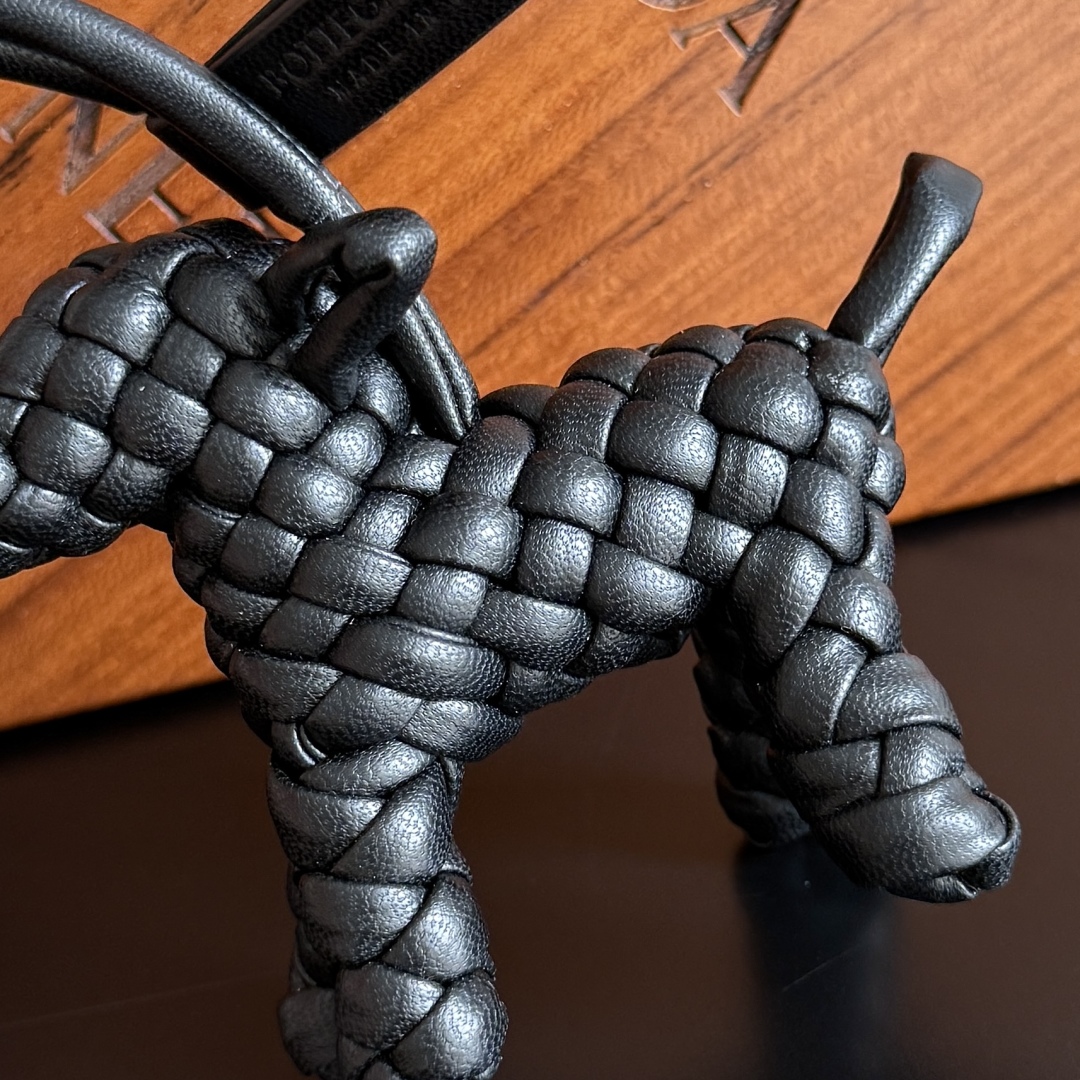 Bottega Veneta Woven Leather Dog Charm – Stylish Bag and Keychain Accessory 5 cmp i1742483868804 3253 0 3