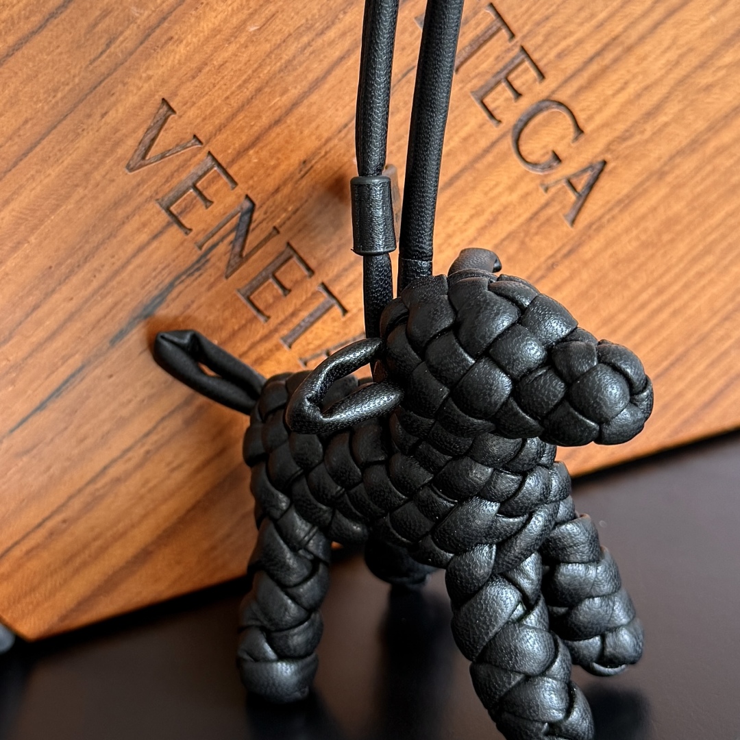 Bottega Veneta Woven Leather Dog Charm – Stylish Bag and Keychain Accessory 3 cmp i1742483868804 543 0 1