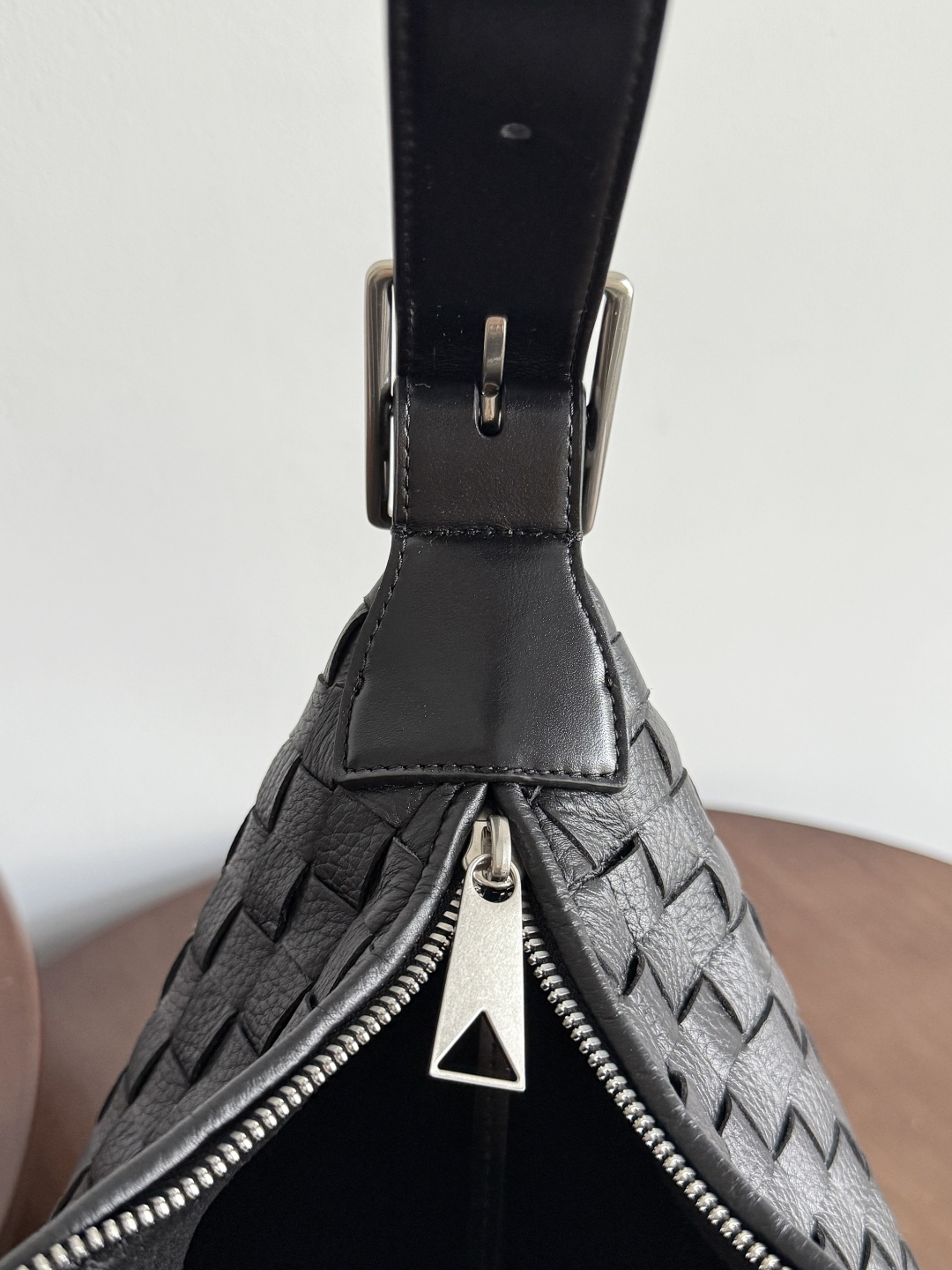 Bottega Veneta Traveler Hobo Bag: Soft Leather, Spacious, and Adjustable Strap 9 cmp i1748244199112 9613 0 7