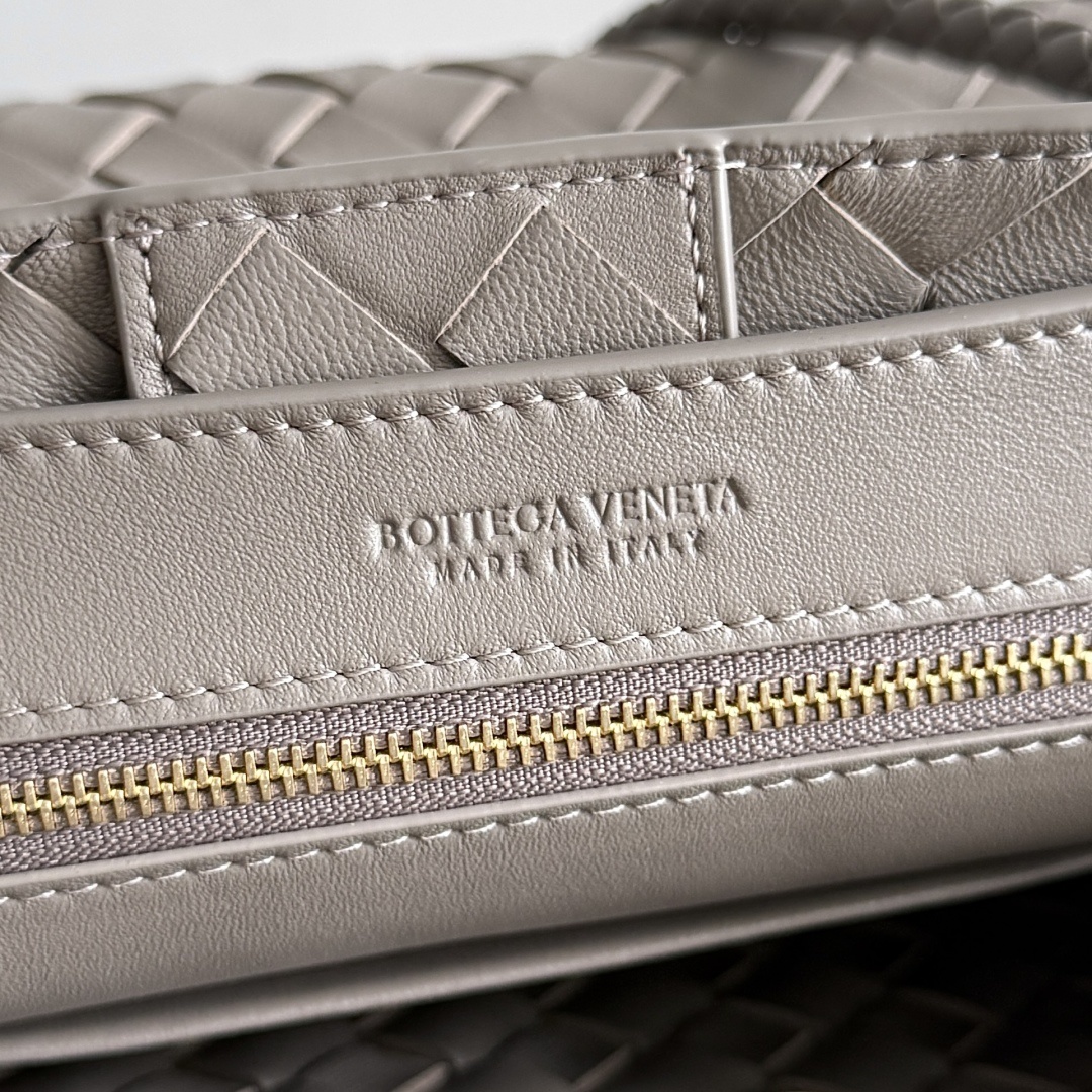 BV的新款Andiamo出货啦‼️真的实火Bottega Veneta 本季推出的新款Andiamo编