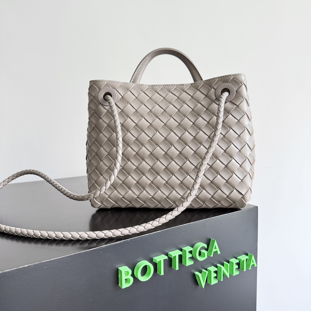BV的新款Andiamo出货啦‼️真的实火Bottega Veneta 本季推出的新款Andiamo编