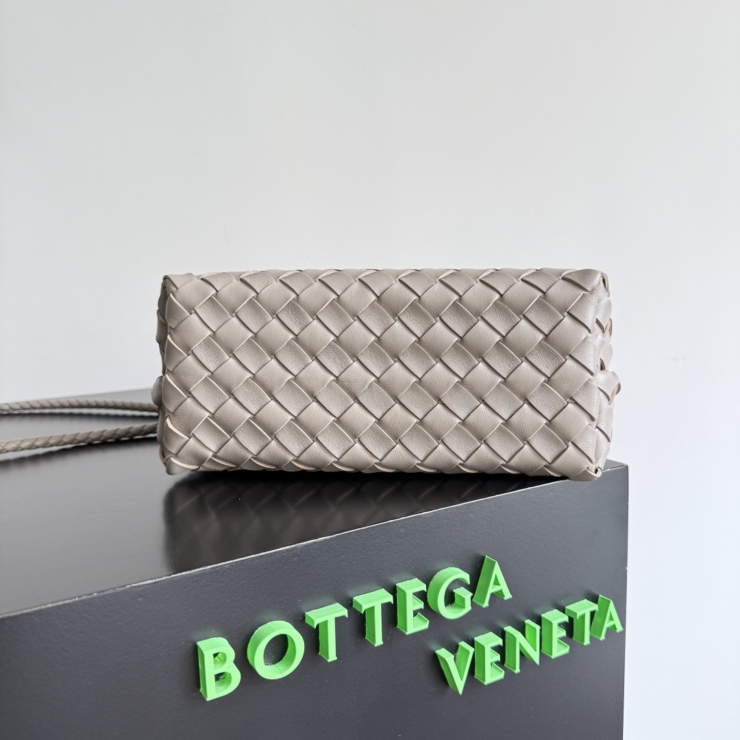 BV的新款Andiamo出货啦‼️真的实火Bottega Veneta 本季推出的新款Andiamo编
